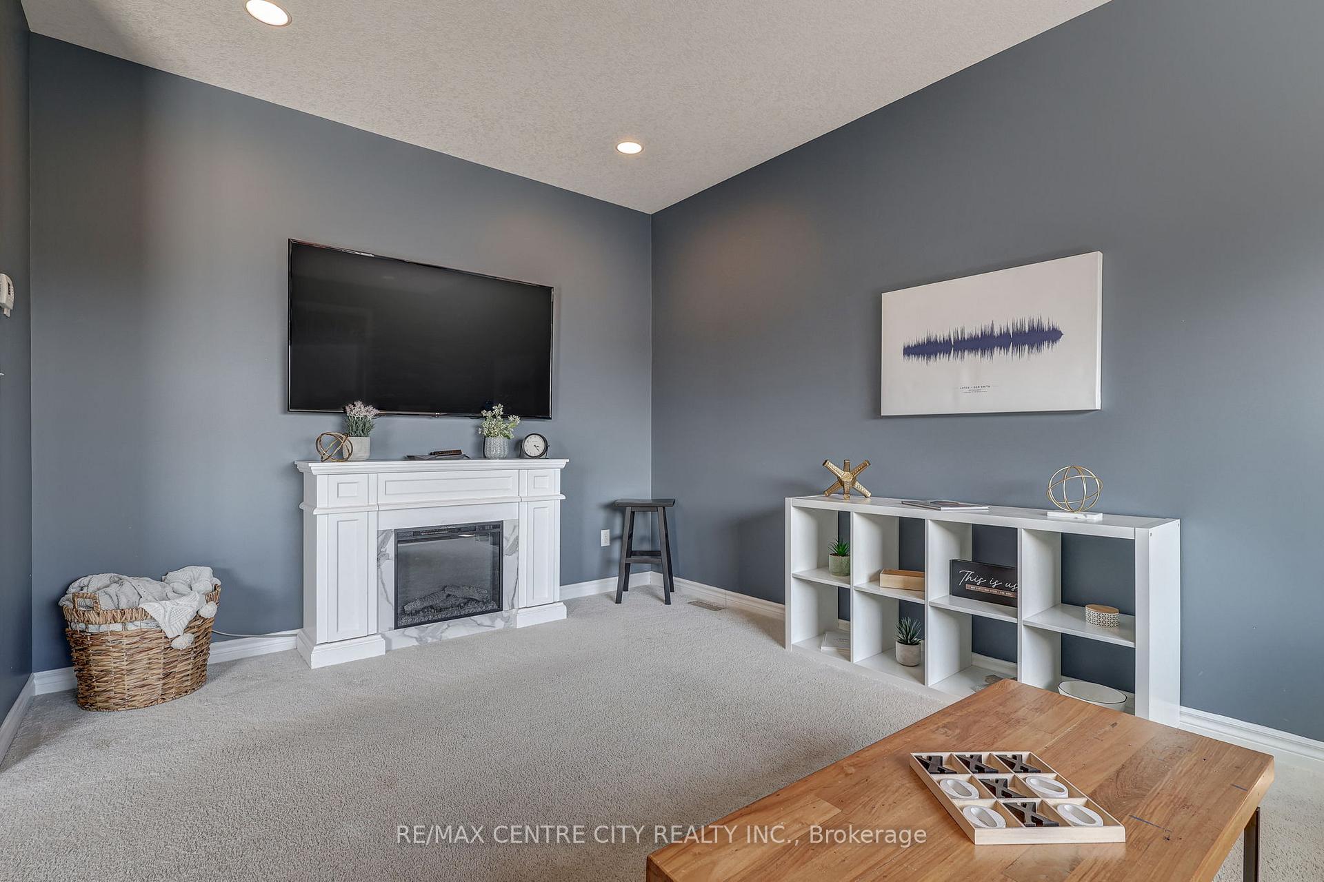 Photo 11 of 35 Blairmont Terrace, St. Thomas — HOMEH