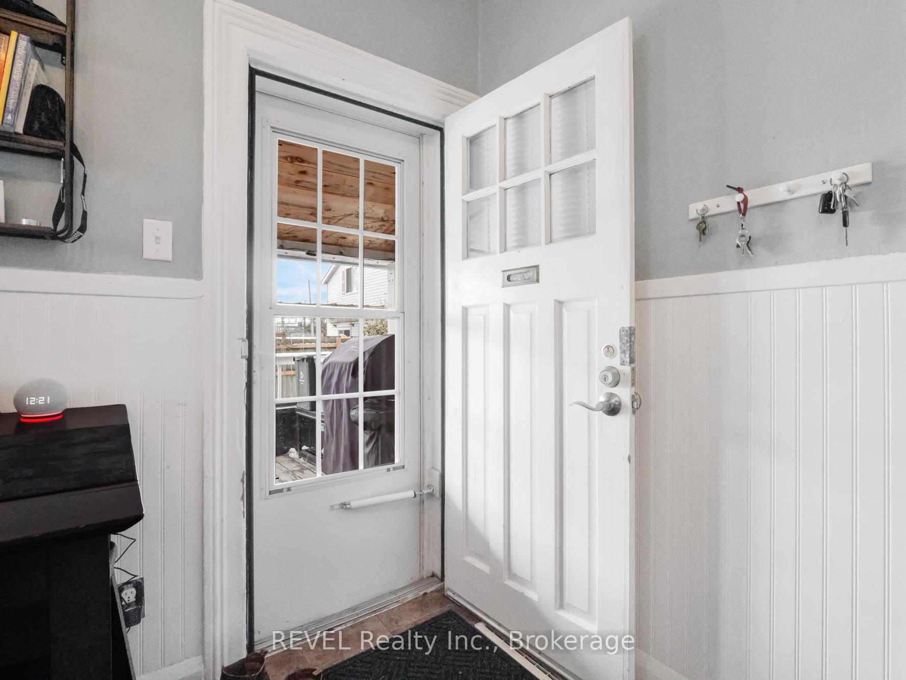 Photo 2 of 15 Hampstead Place, St. Catharines, Haig — HOMEH