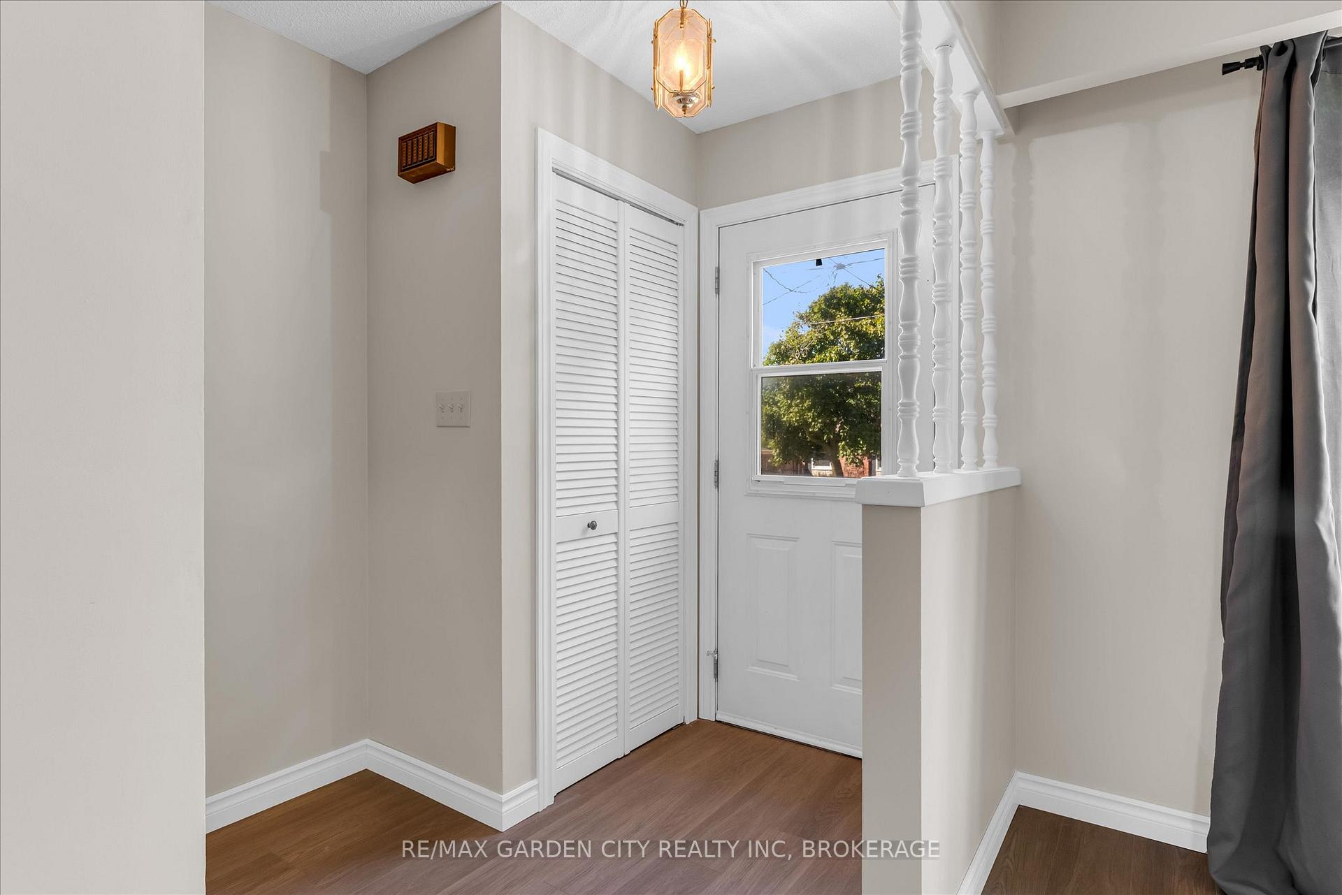 Photo 2 of 196 St Augustine Drive, St. Catharines, Secord Woods — HOMEH
