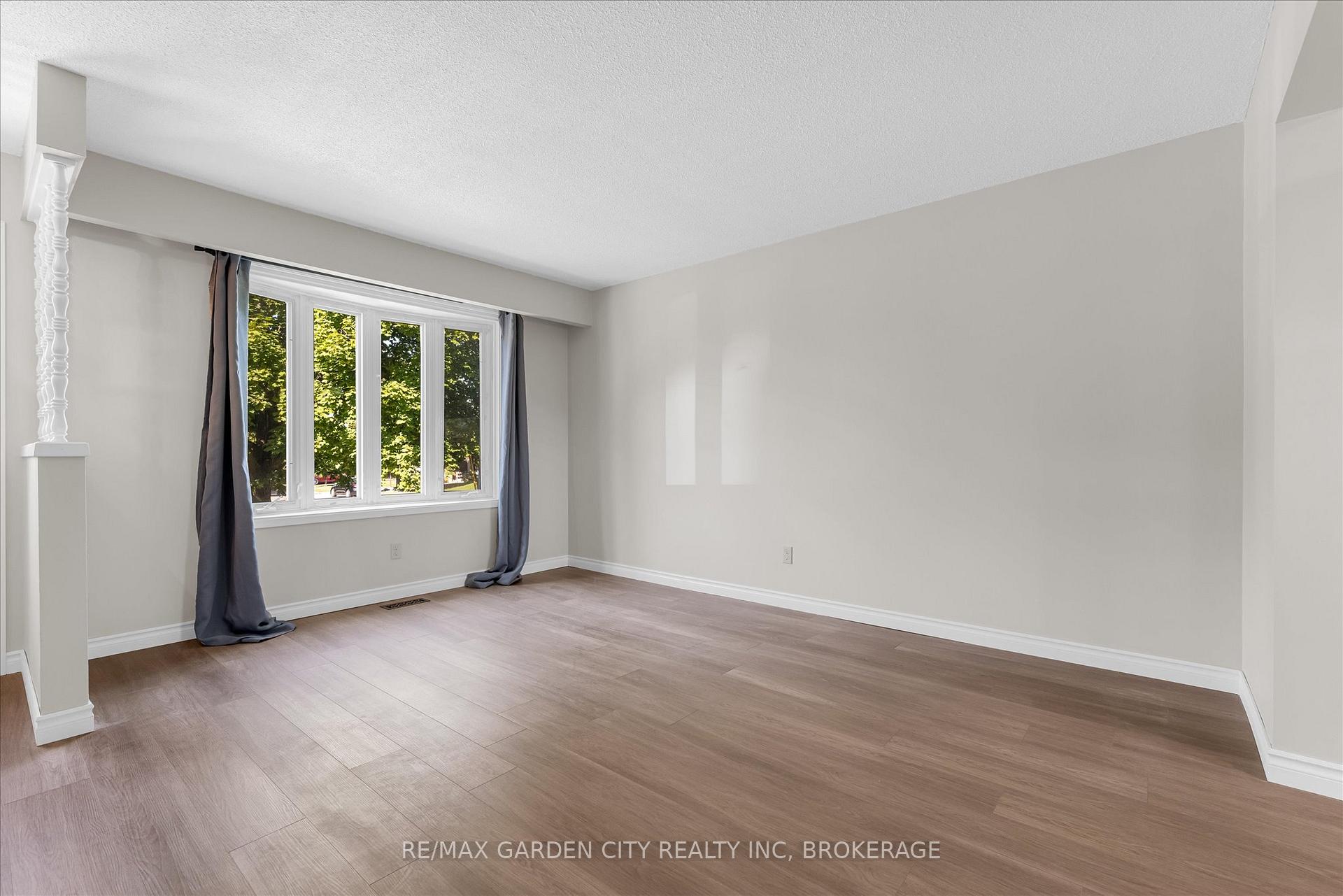 Photo 4 of 196 St Augustine Drive, St. Catharines, Secord Woods — HOMEH