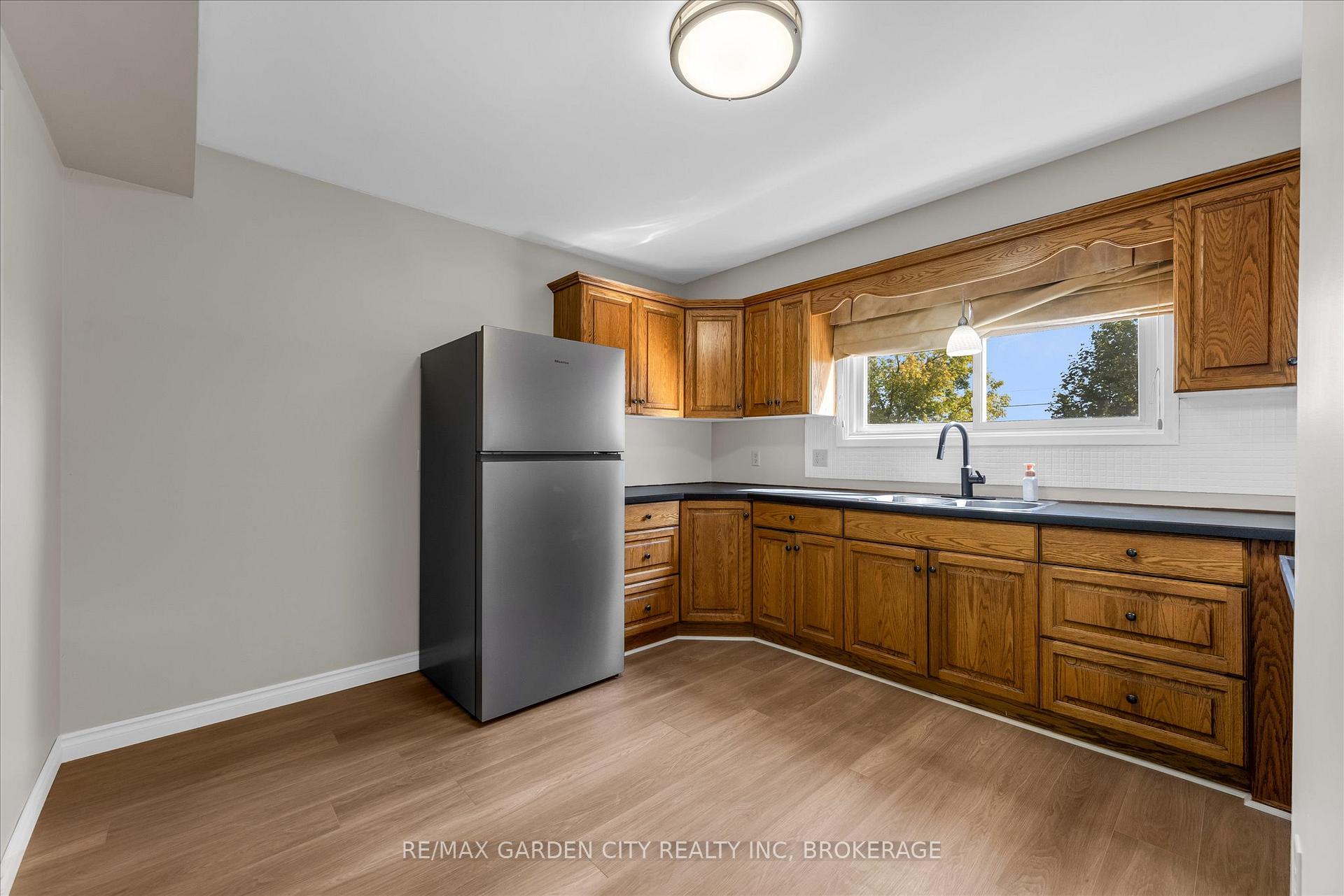 Photo 7 of 196 St Augustine Drive, St. Catharines, Secord Woods — HOMEH