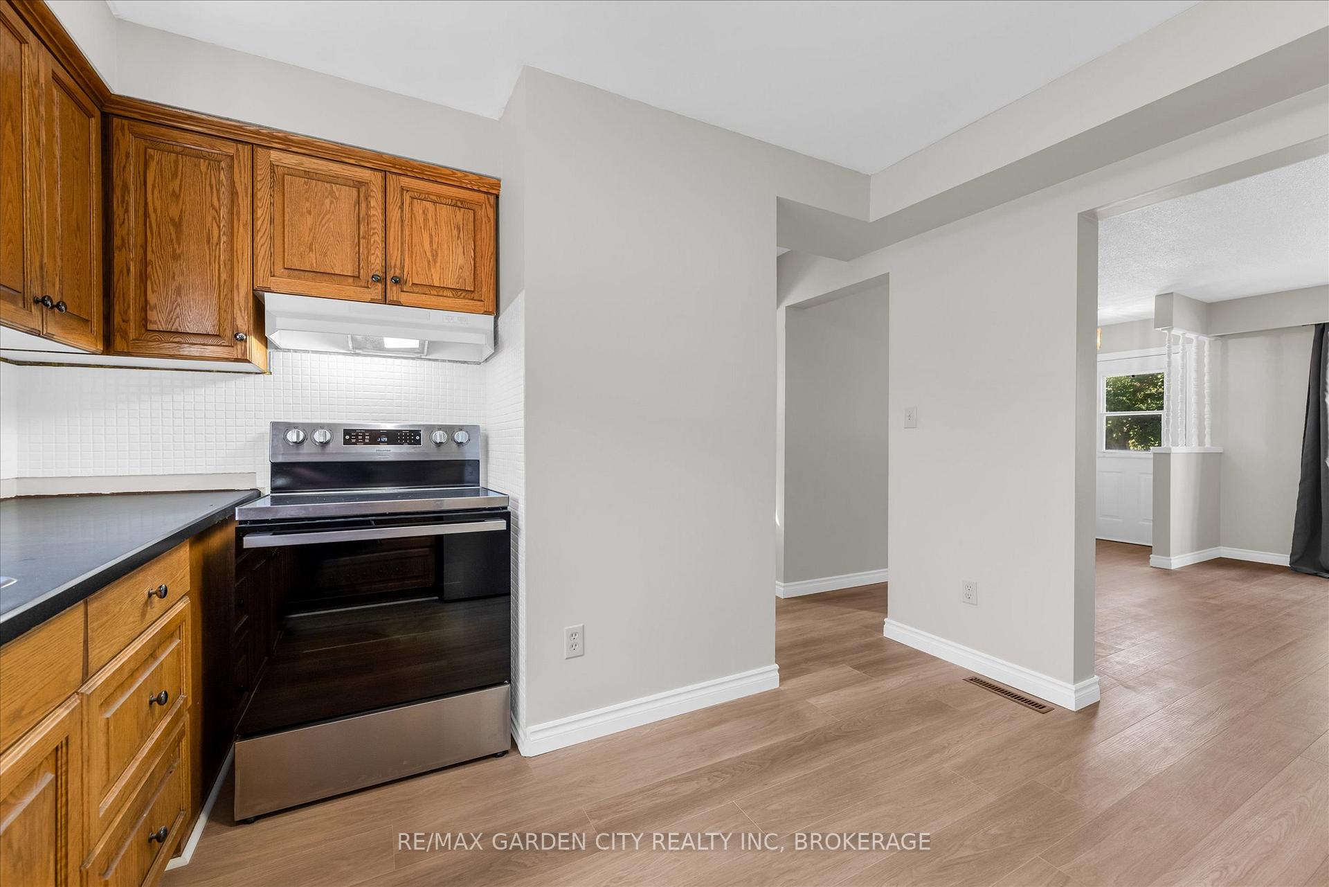 Photo 8 of 196 St Augustine Drive, St. Catharines, Secord Woods — HOMEH