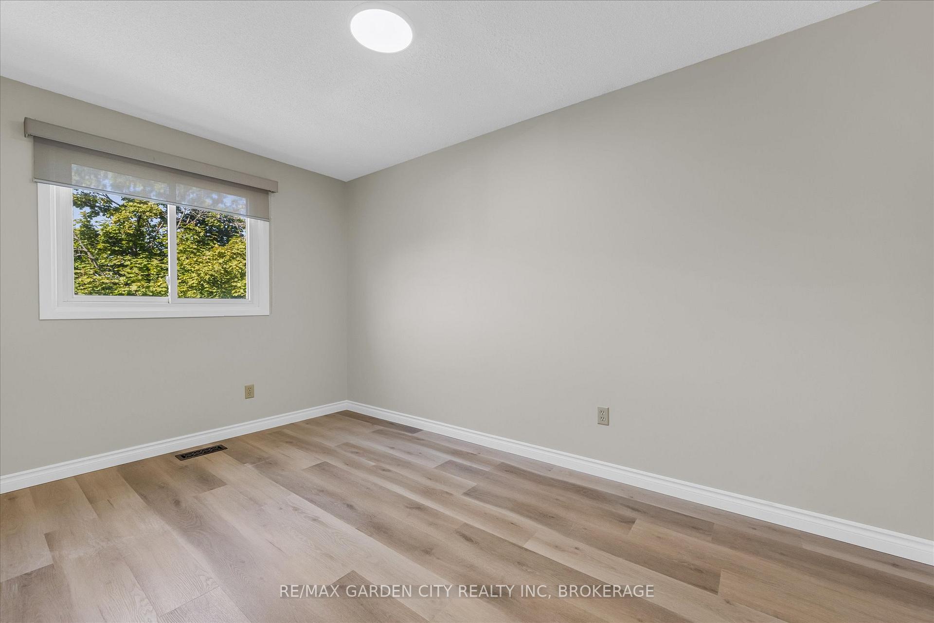 Photo 12 of 196 St Augustine Drive, St. Catharines, Secord Woods — HOMEH