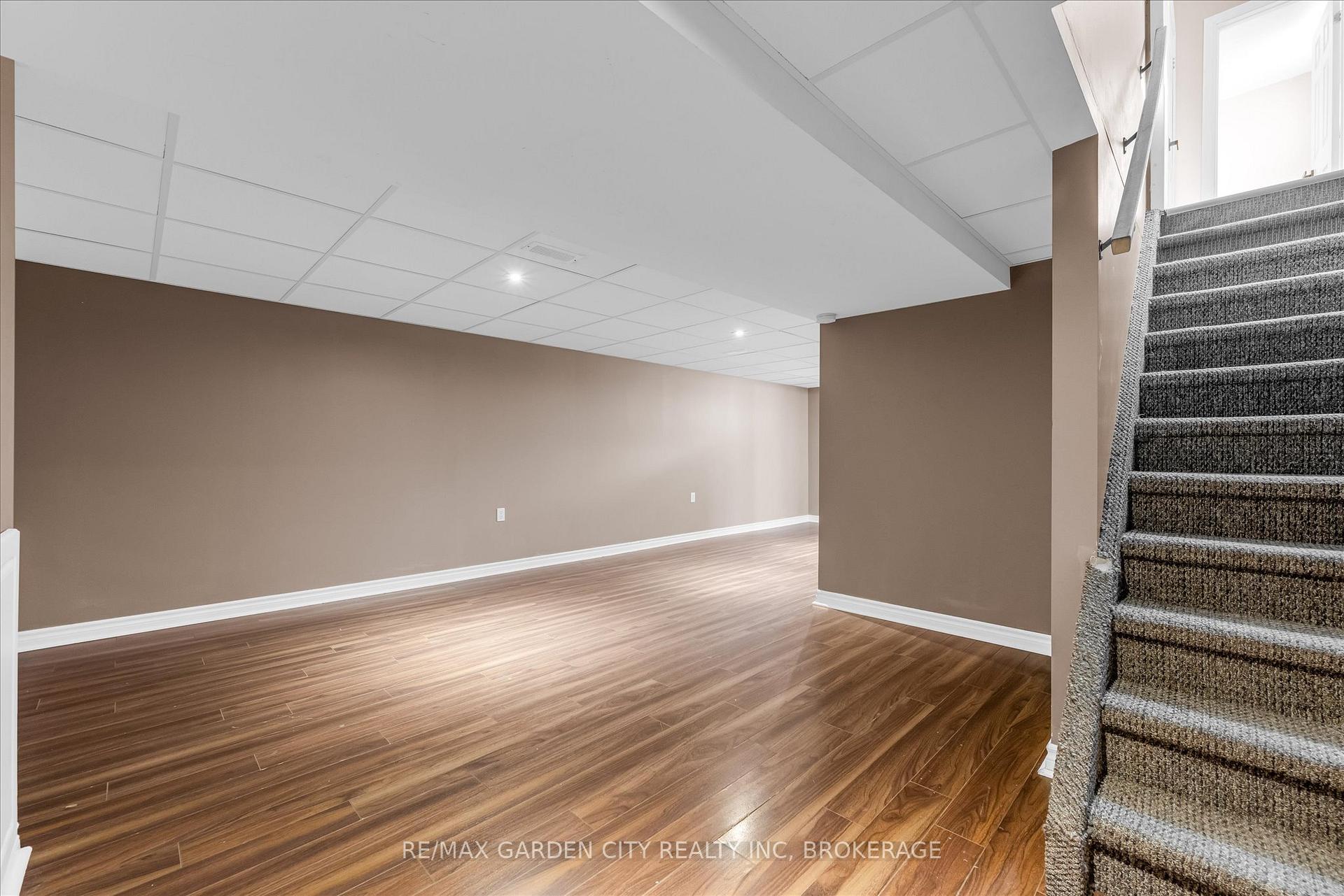 Photo 18 of 196 St Augustine Drive, St. Catharines, Secord Woods — HOMEH