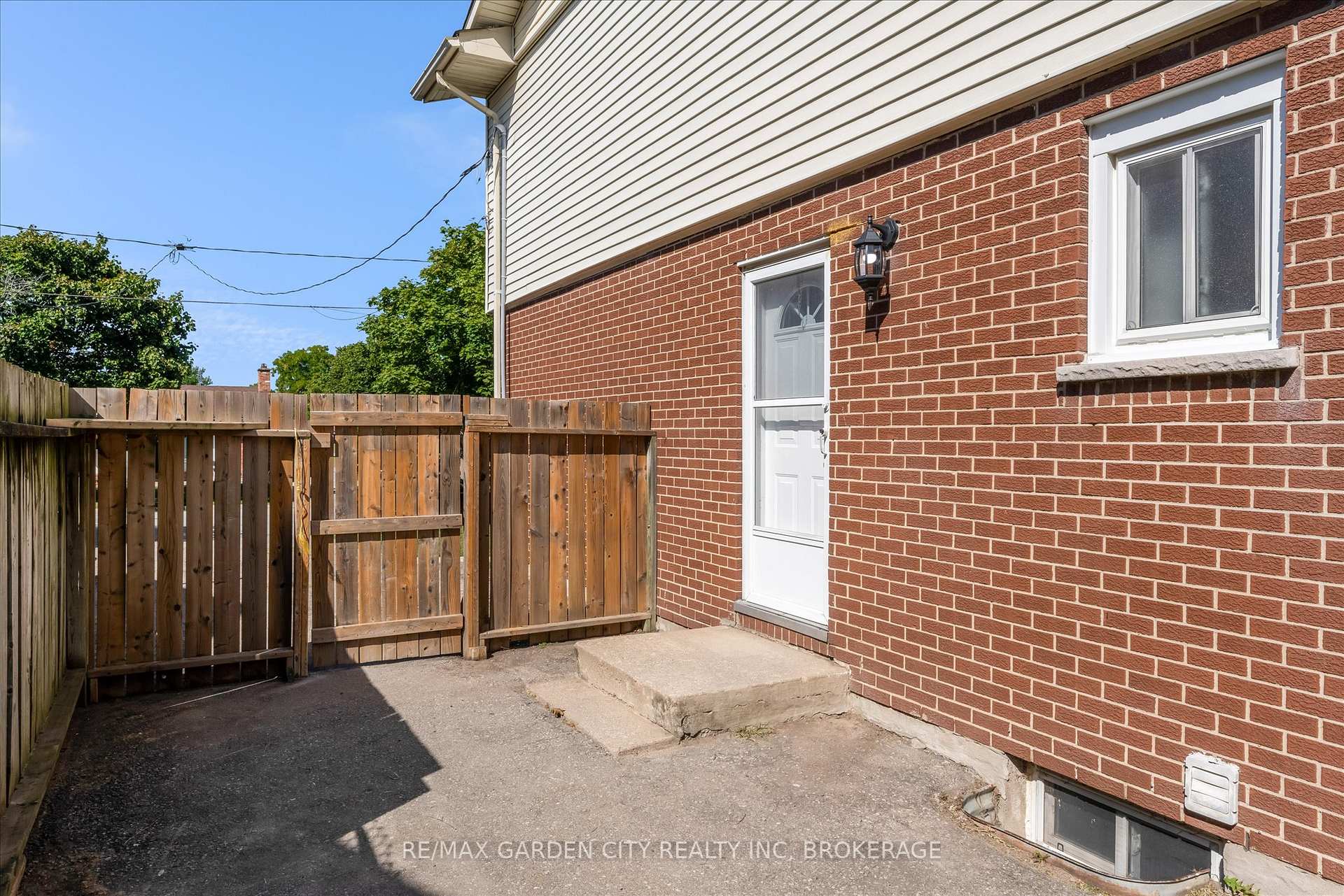 Photo 22 of 196 St Augustine Drive, St. Catharines, Secord Woods — HOMEH
