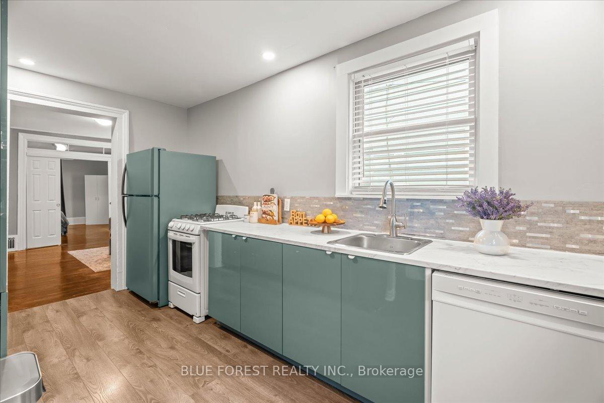 Photo 8 of 122 Centre Street, St. Thomas — HOMEH
