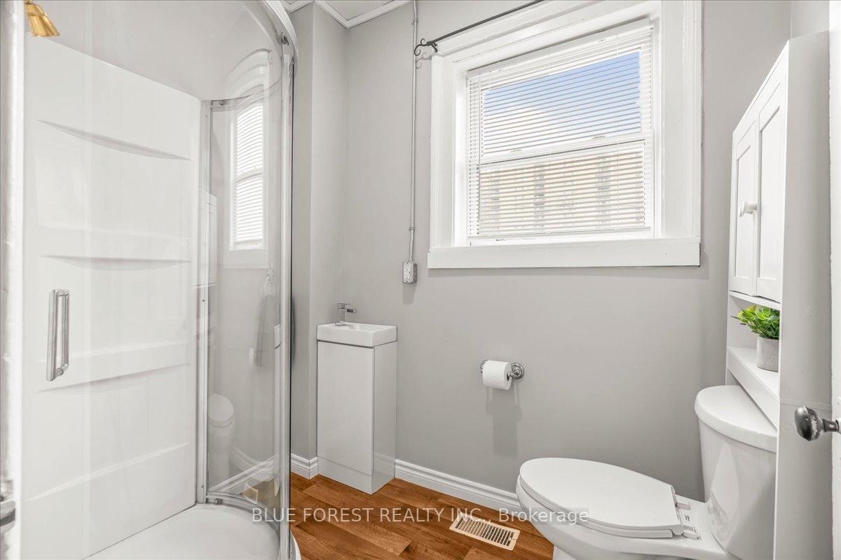 Photo 36 of 122 Centre Street, St. Thomas — HOMEH