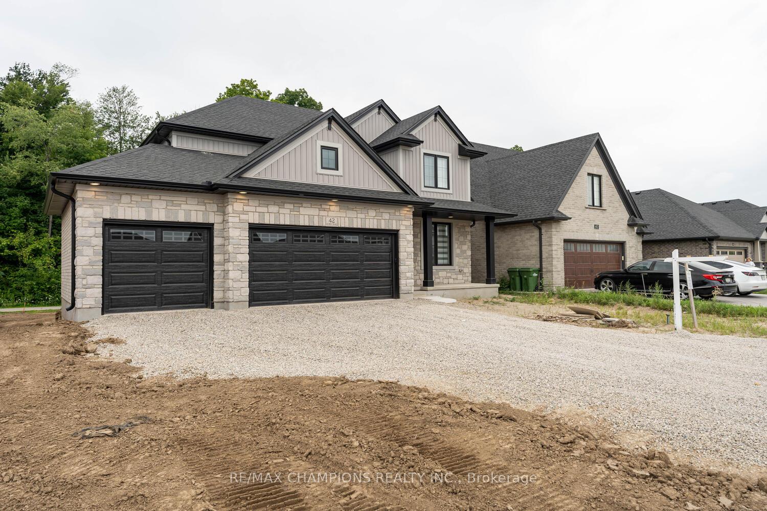 Photo 2 of 42 Acorn Trail, St. Thomas — HOMEH