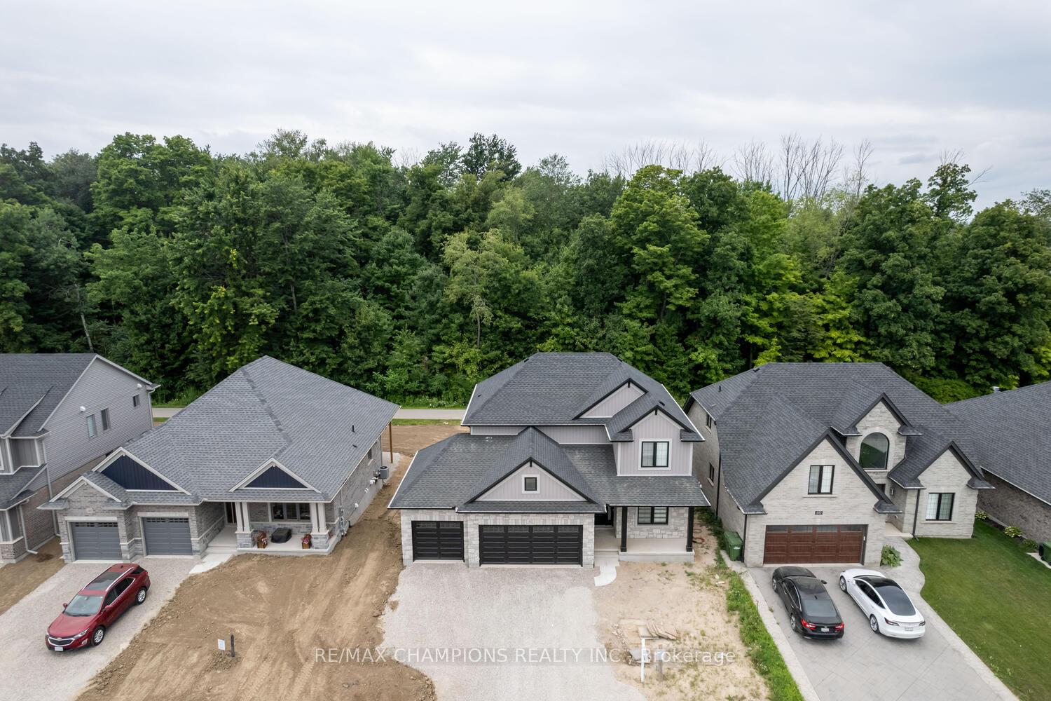 Photo 3 of 42 Acorn Trail, St. Thomas — HOMEH
