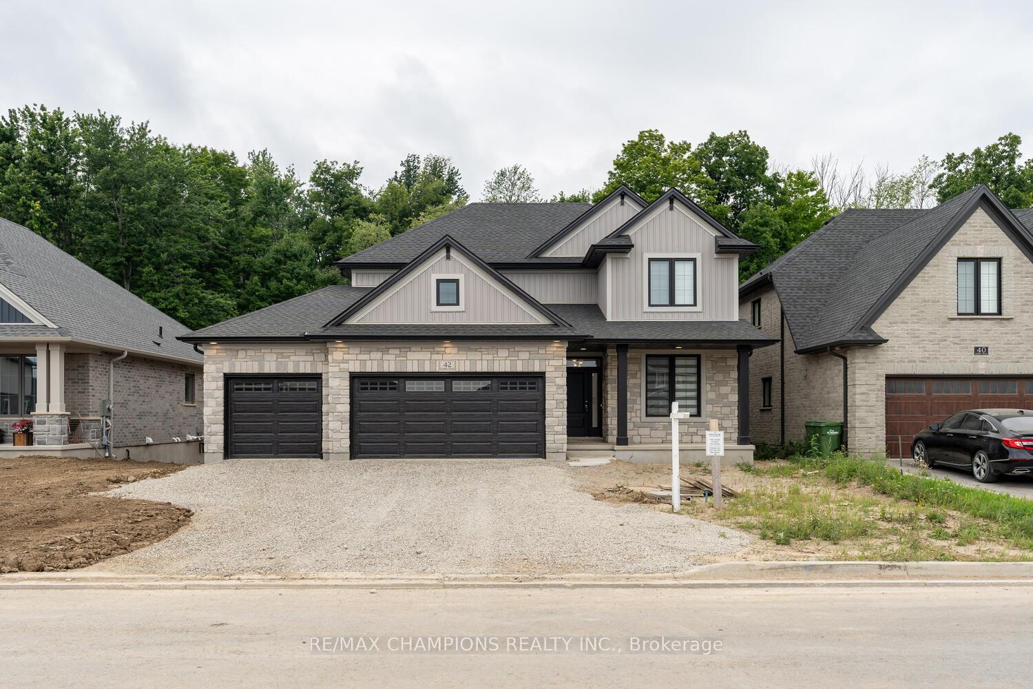 Photo 5 of 42 Acorn Trail, St. Thomas — HOMEH