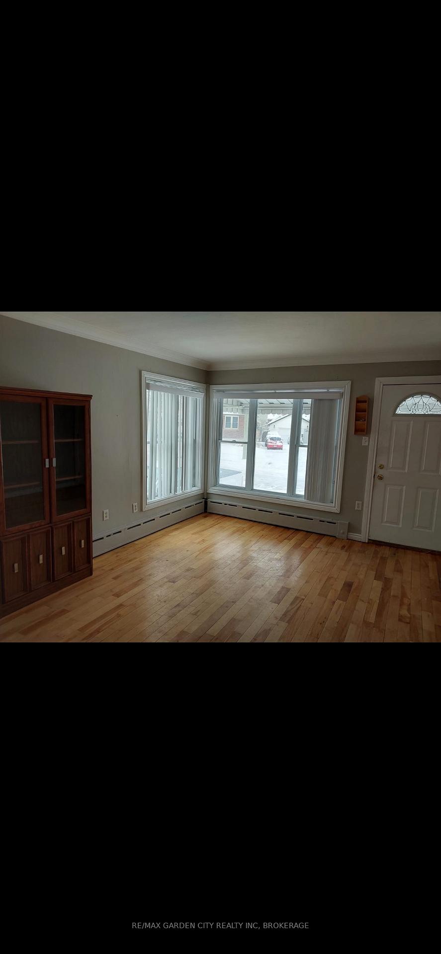 Photo 4 of Unit MAIN, 13 Kingsway Crescent, St. Catharines, Fairview — HOMEH