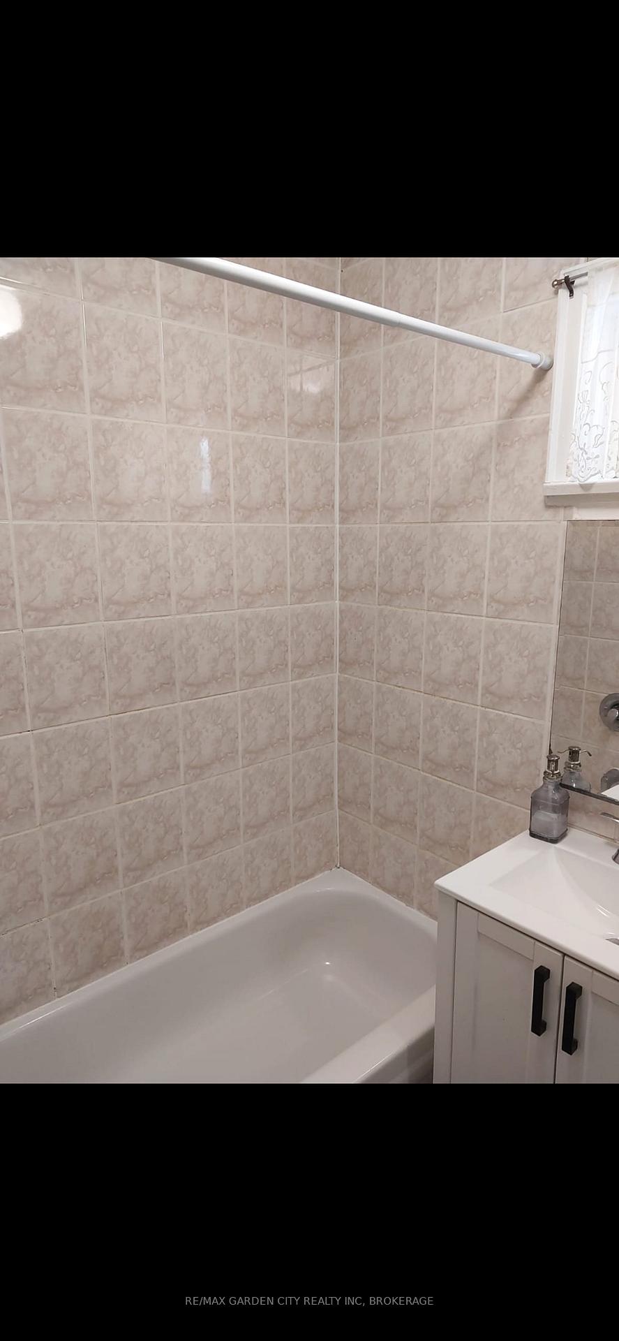Photo 12 of Unit MAIN, 13 Kingsway Crescent, St. Catharines, Fairview — HOMEH