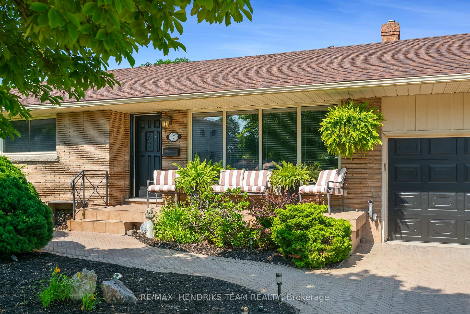 Photo 2 of 7 Kamla Drive, St. Catharines, Vine/Linwell — HOMEH