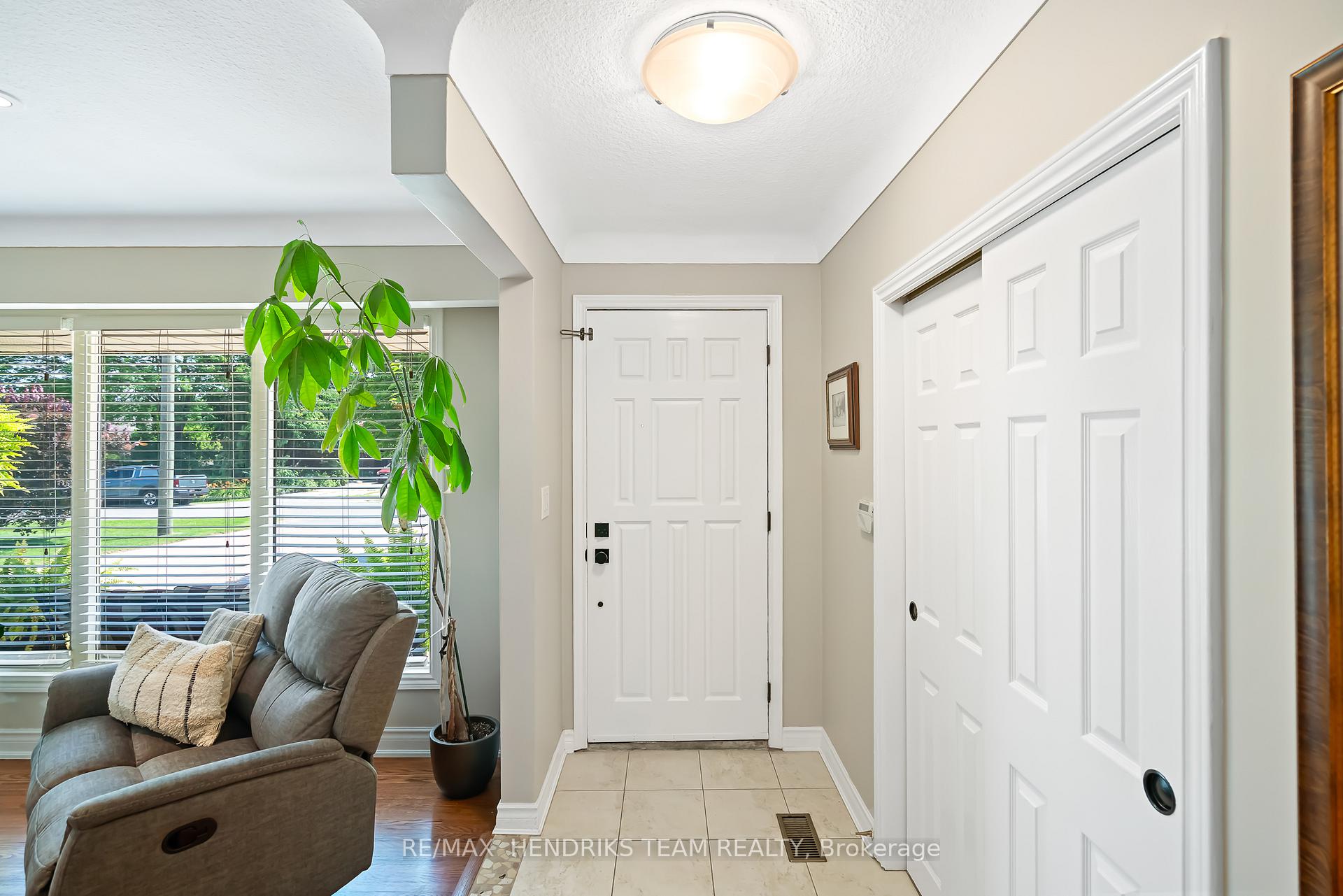 Photo 4 of 7 Kamla Drive, St. Catharines, Vine/Linwell — HOMEH