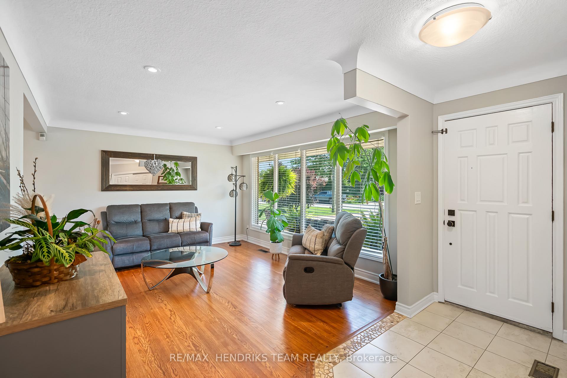 Photo 5 of 7 Kamla Drive, St. Catharines, Vine/Linwell — HOMEH
