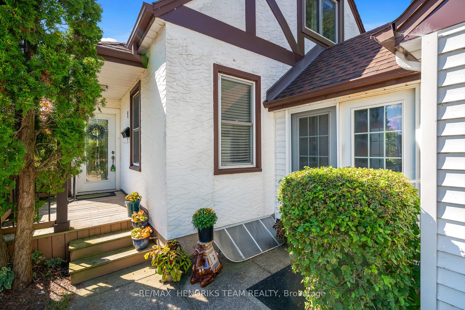 Photo 3 of 1 Walker Avenue, St. Catharines, Vine/Linwell — HOMEH