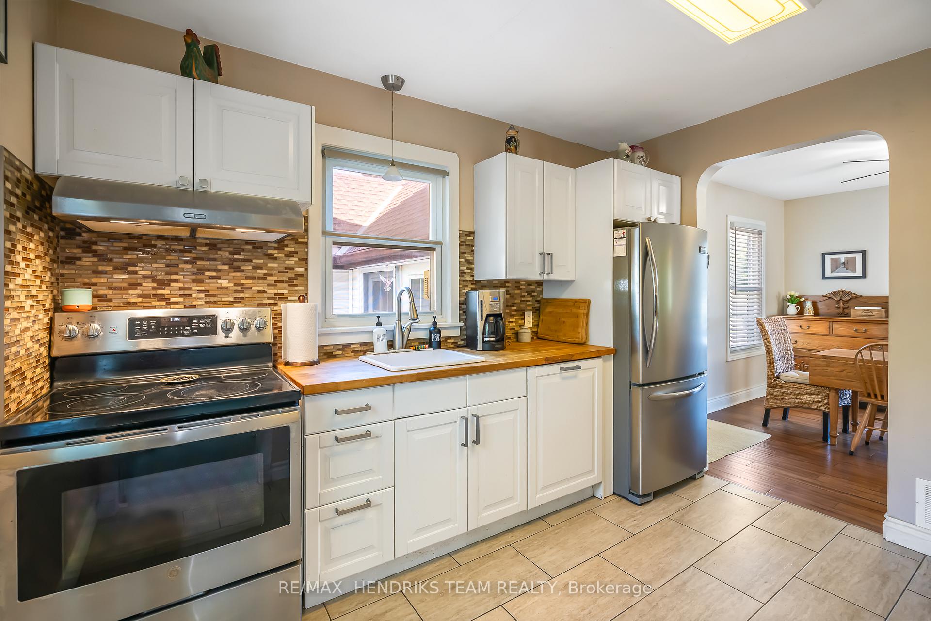 Photo 9 of 1 Walker Avenue, St. Catharines, Vine/Linwell — HOMEH