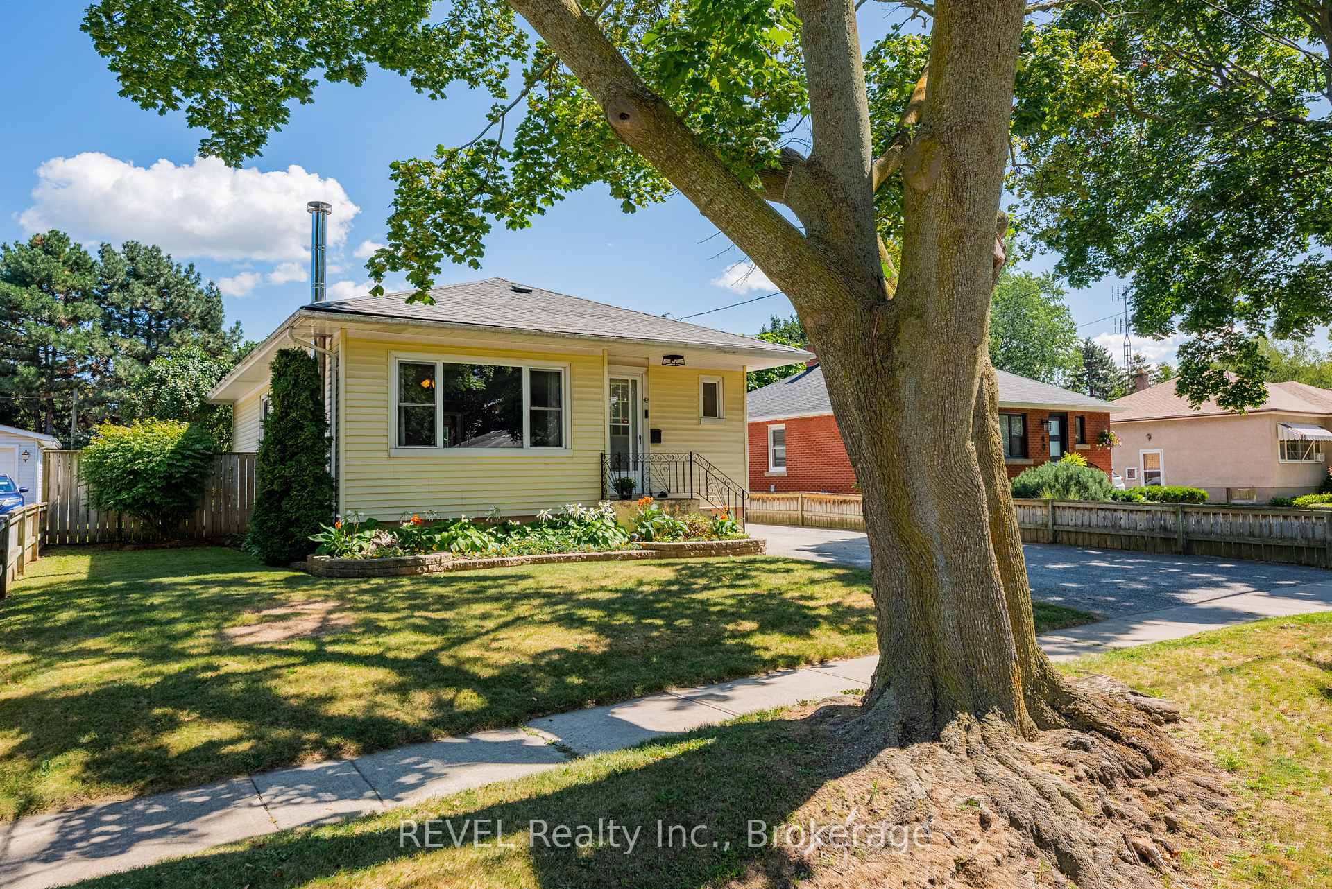 Front of 42 Dunkeld Avenue
