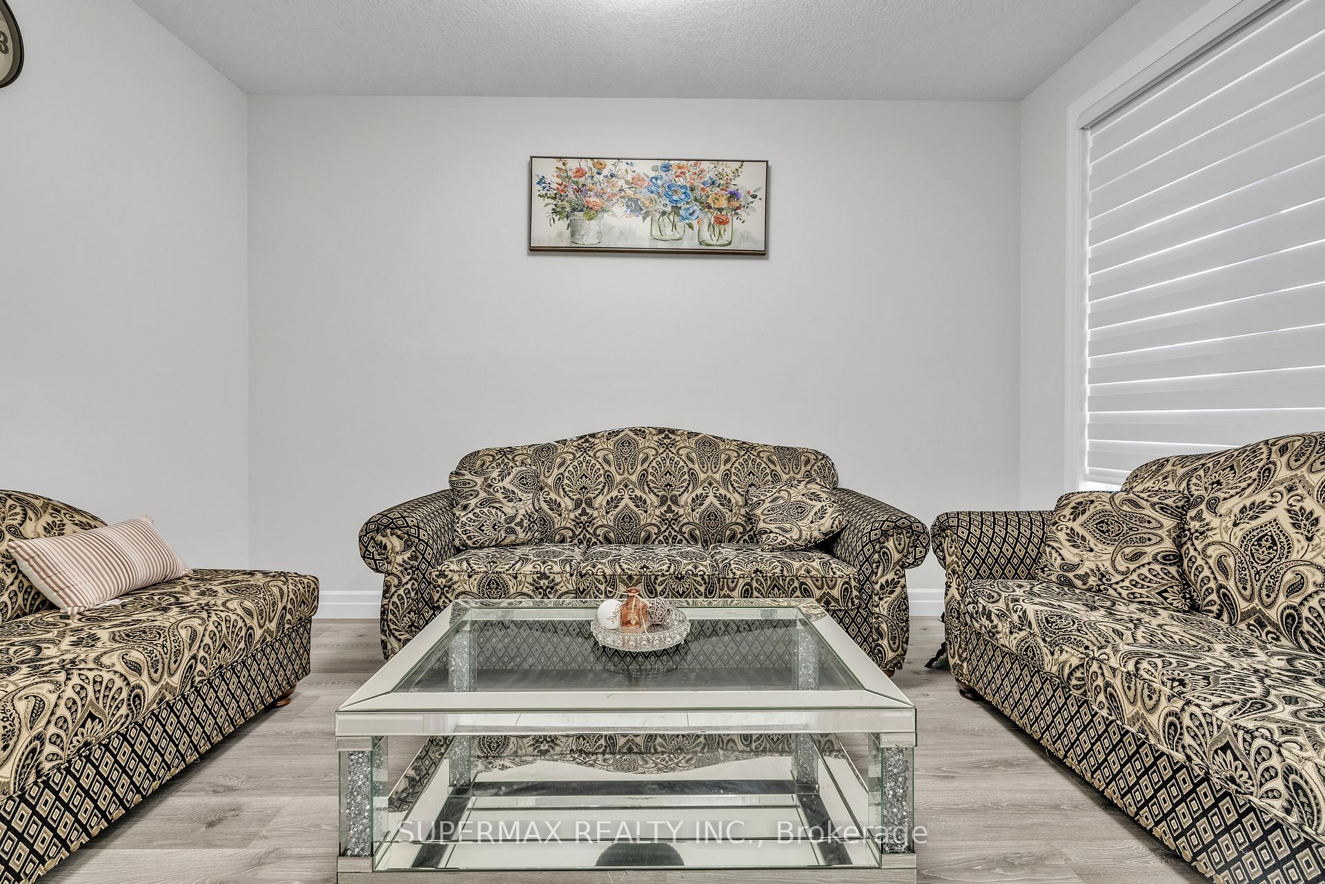 Photo 9 of 121 Renaissance Drive, St. Thomas — HOMEH