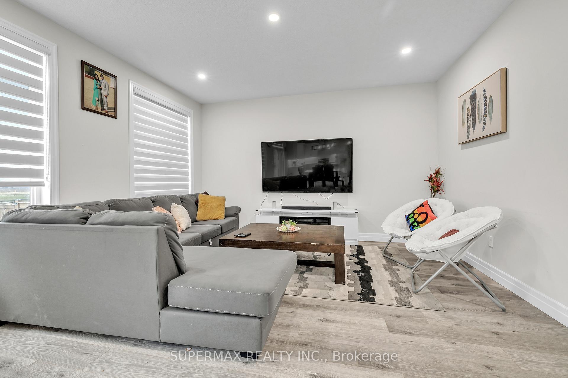 Photo 11 of 121 Renaissance Drive, St. Thomas — HOMEH