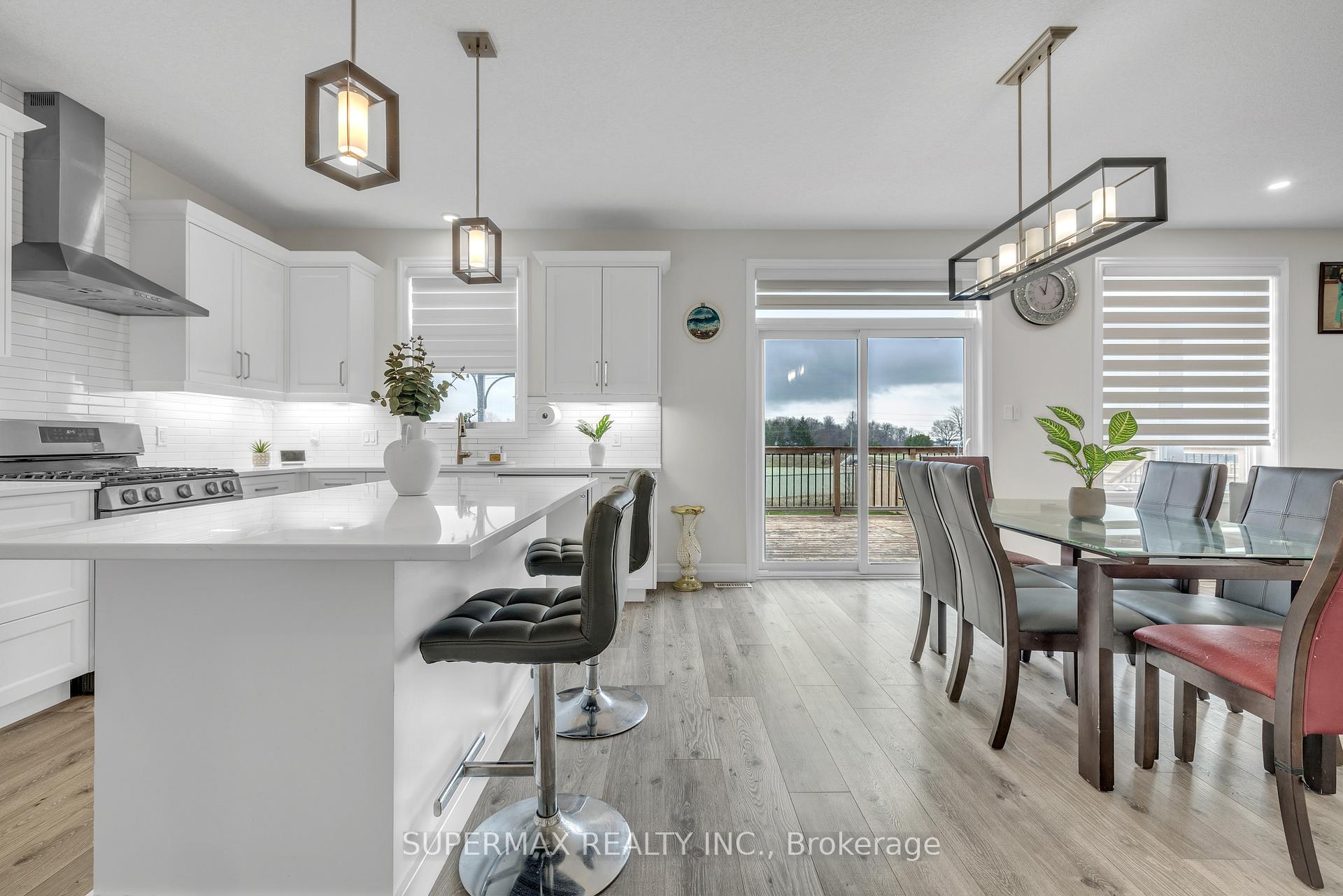 Photo 13 of 121 Renaissance Drive, St. Thomas — HOMEH
