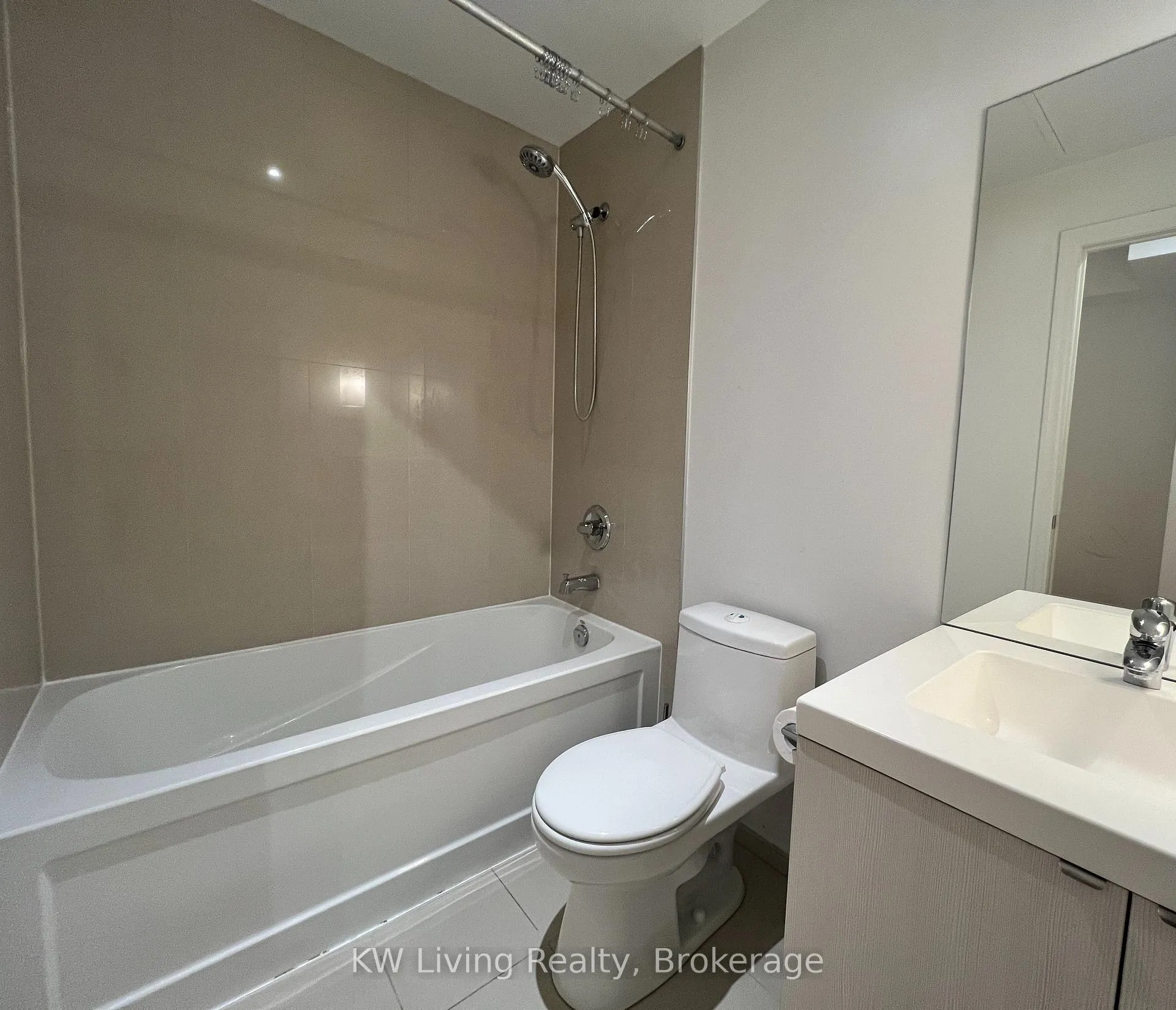 Photo 5 of Unit 2607, 8 The Esplanade, Toronto, Waterfront Communities — HOMEH