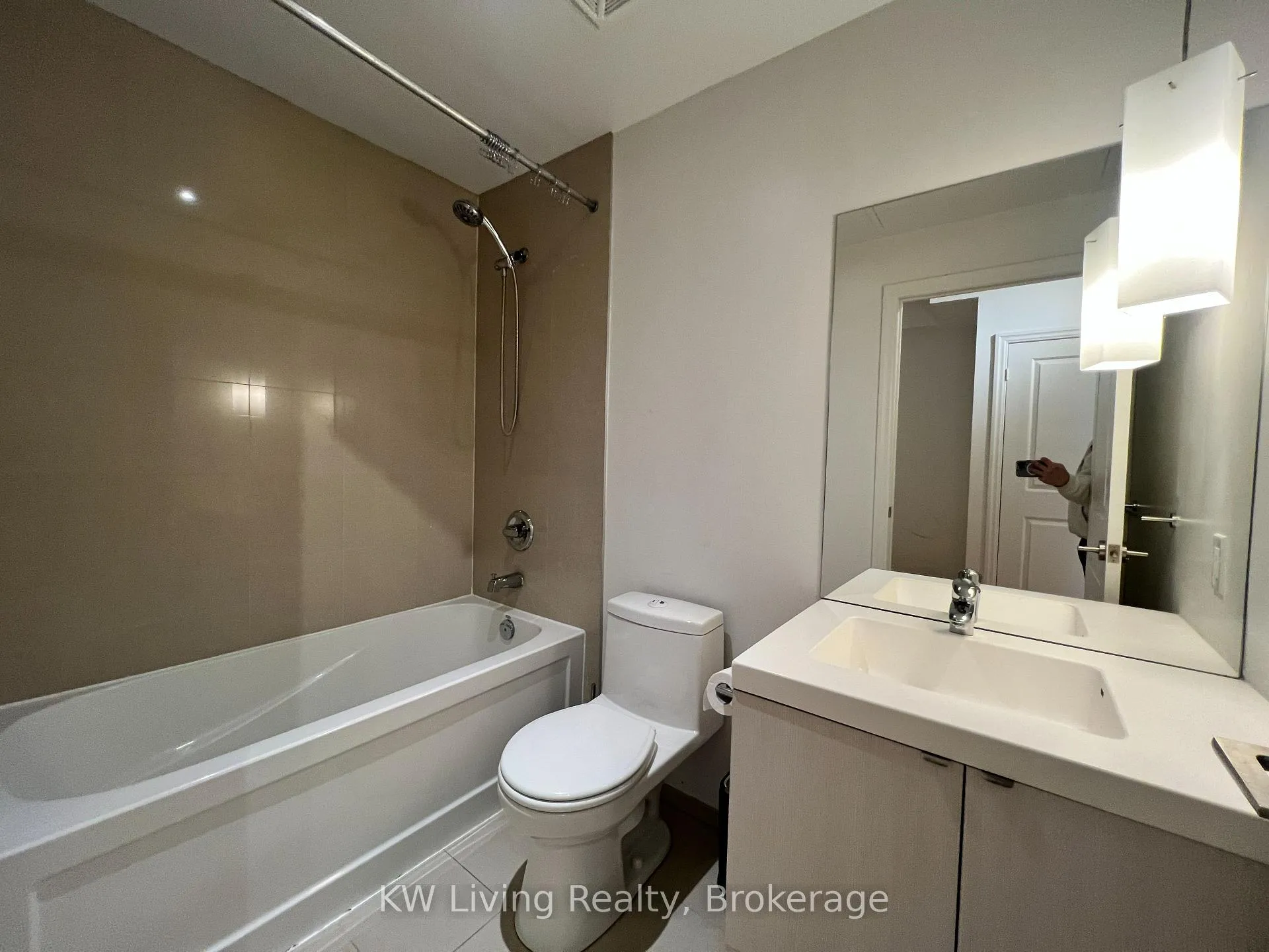 Photo 6 of Unit 2607, 8 The Esplanade, Toronto, Waterfront Communities — HOMEH
