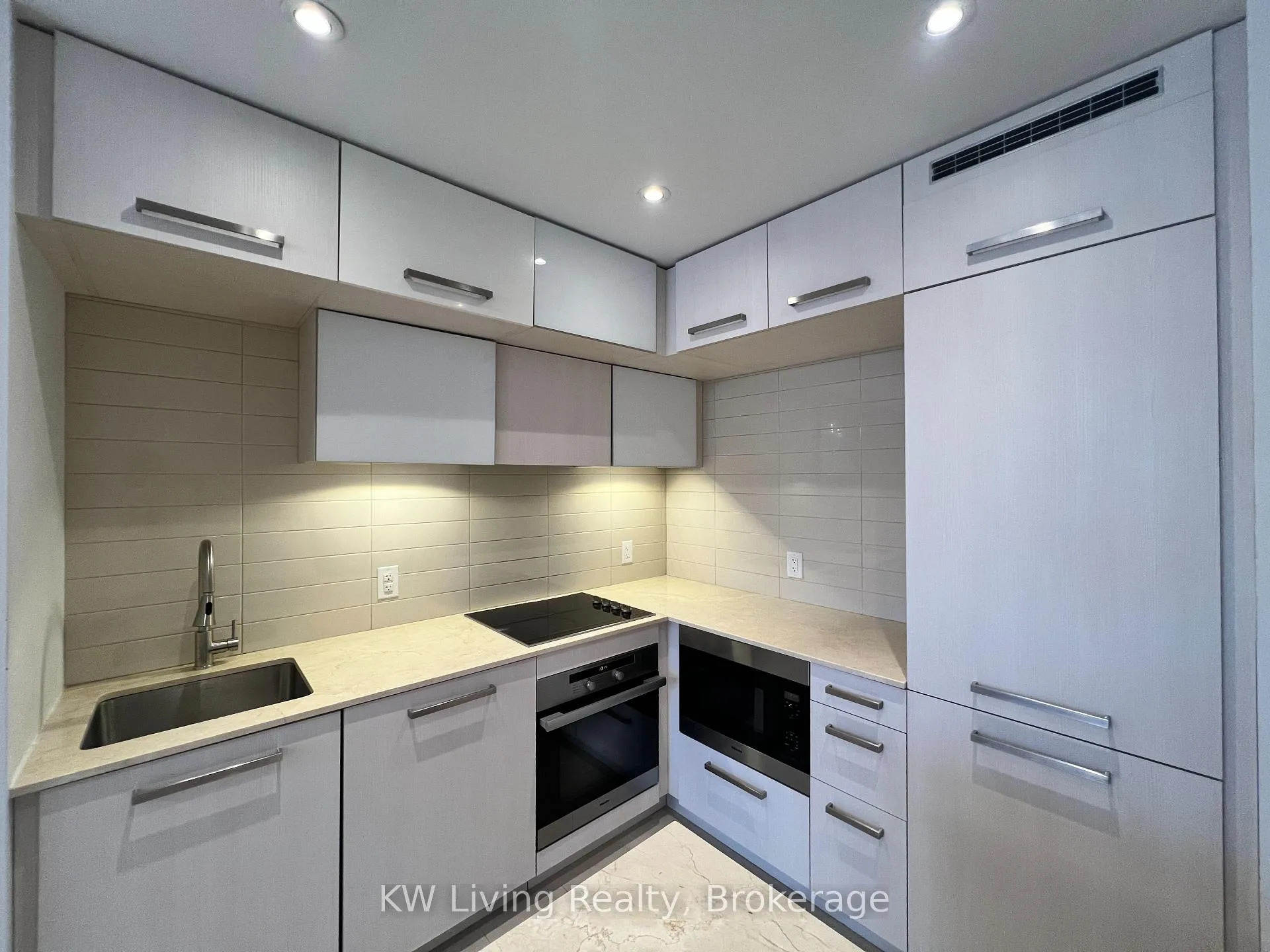 Photo 7 of Unit 2607, 8 The Esplanade, Toronto, Waterfront Communities — HOMEH