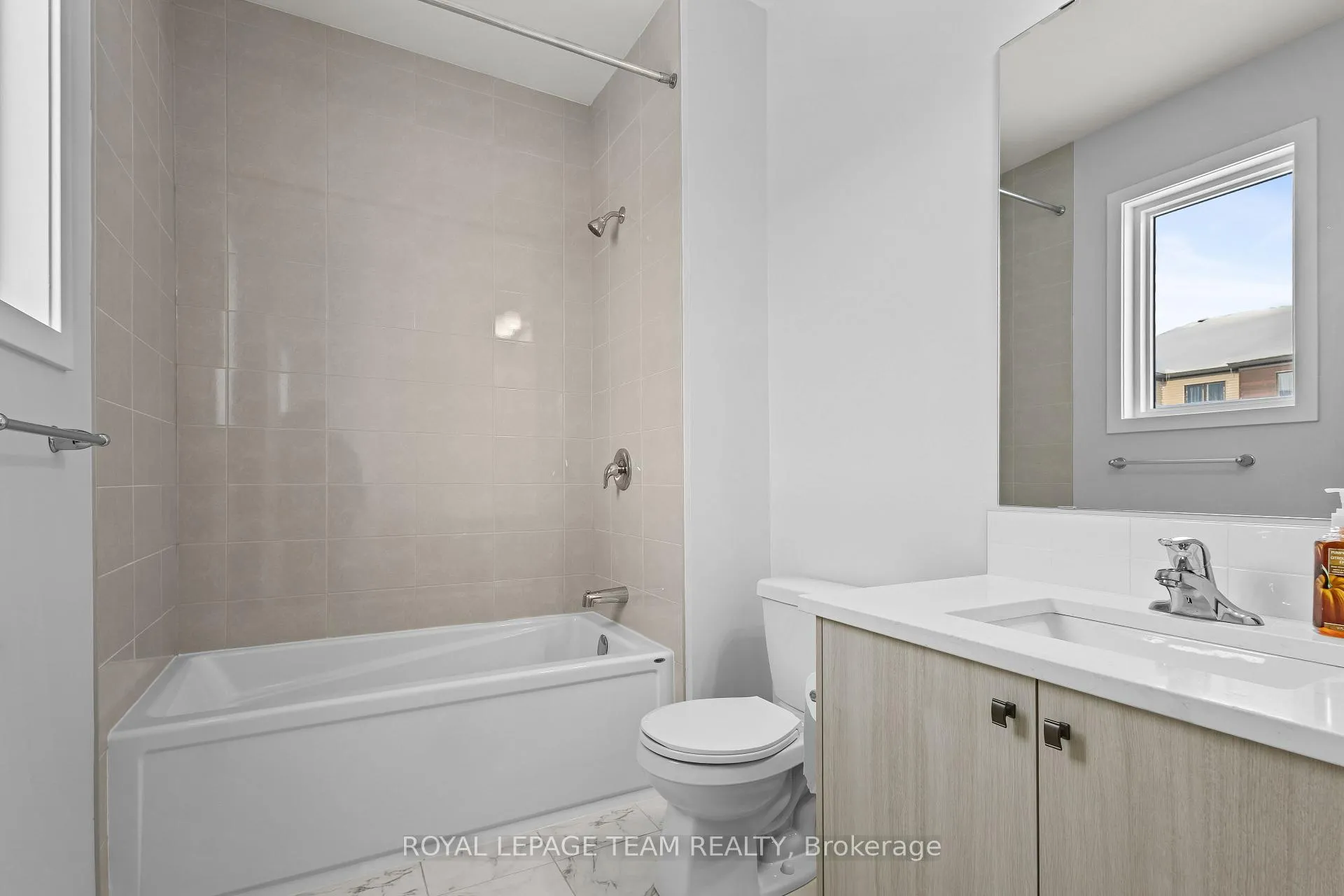 Photo 5 of 600 Bee Pollen Way, Ottawa, Kanata - Rural Kanata (Central) — HOMEH