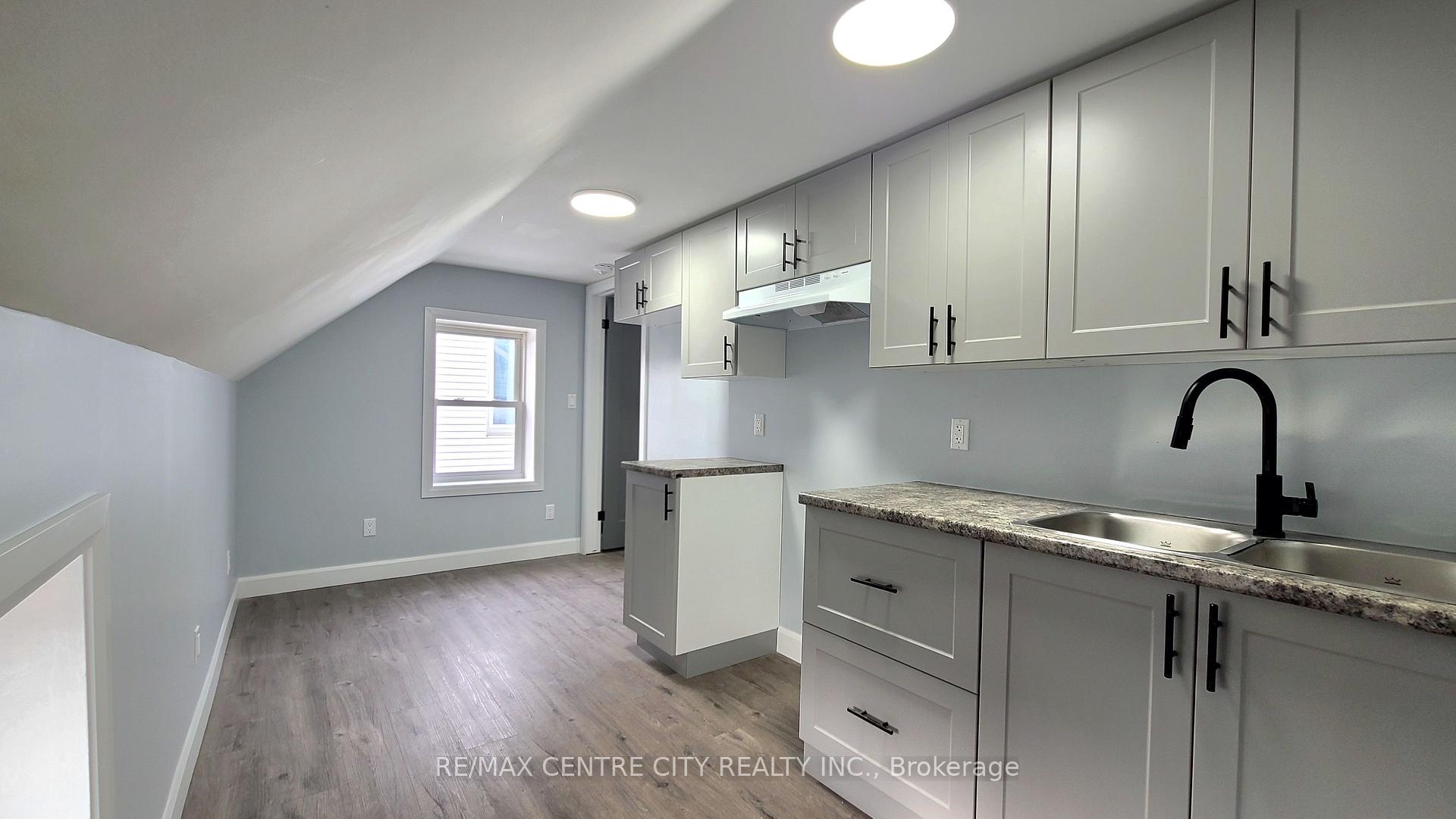 Photo 10 of 67 Scott Street, St. Thomas — HOMEH