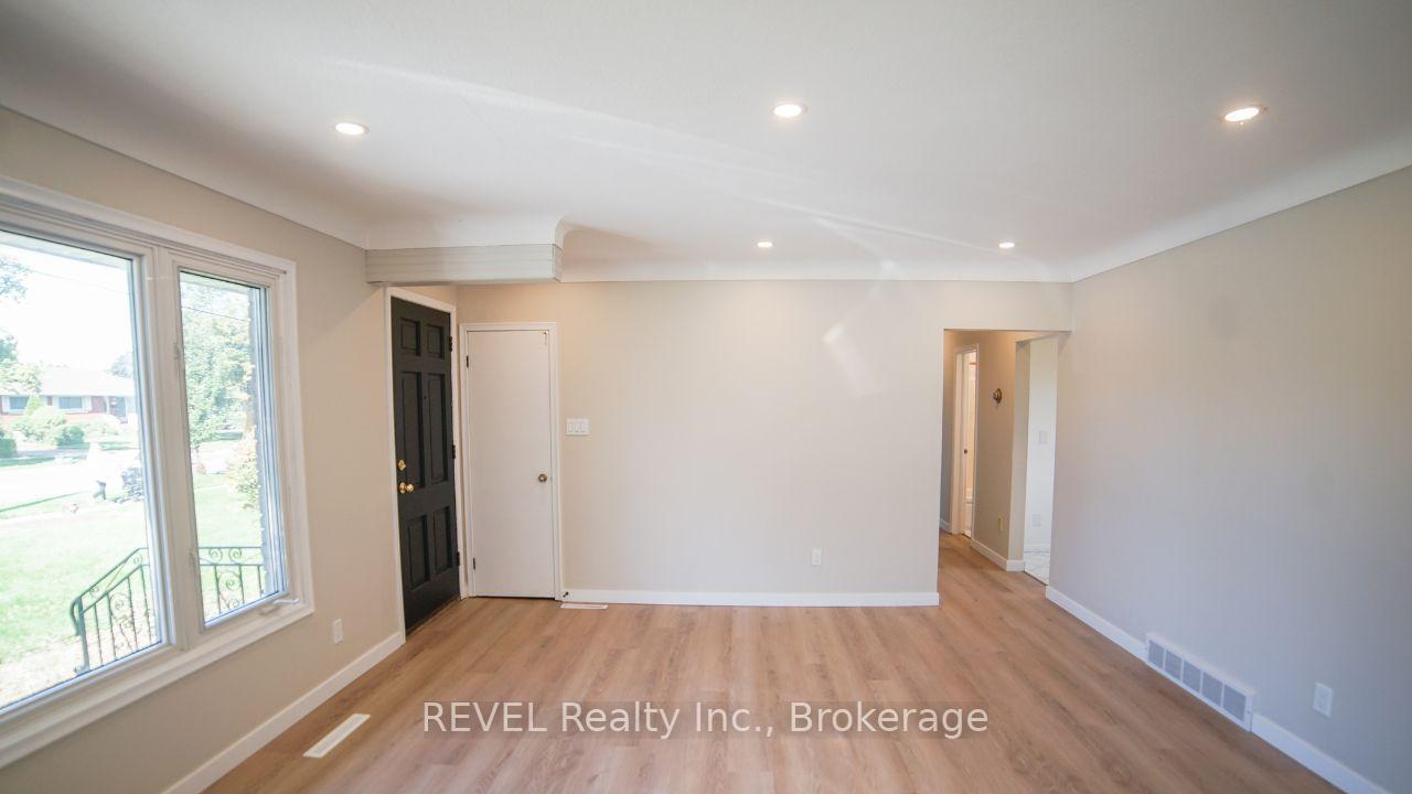 Photo 3 of Unit MAIN, 352 Bunting Road, St. Catharines, Carlton/Bunting — HOMEH