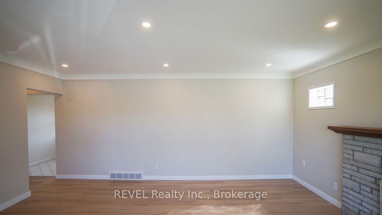 Photo 4 of Unit MAIN, 352 Bunting Road, St. Catharines, Carlton/Bunting — HOMEH