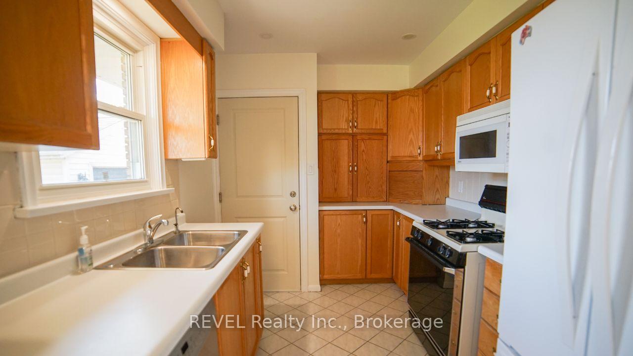 Photo 6 of Unit MAIN, 352 Bunting Road, St. Catharines, Carlton/Bunting — HOMEH