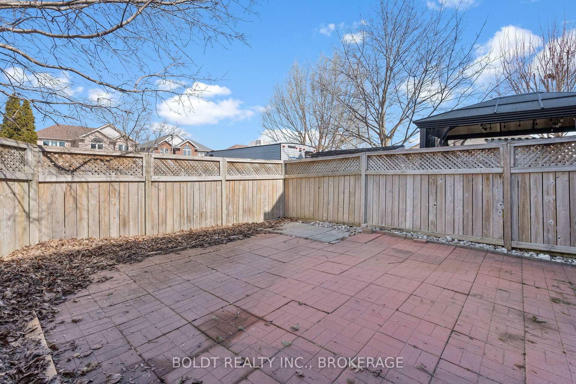 Photo 3 of 20 B Brown Drive, St. Catharines, Rykert/Vansickle — HOMEH