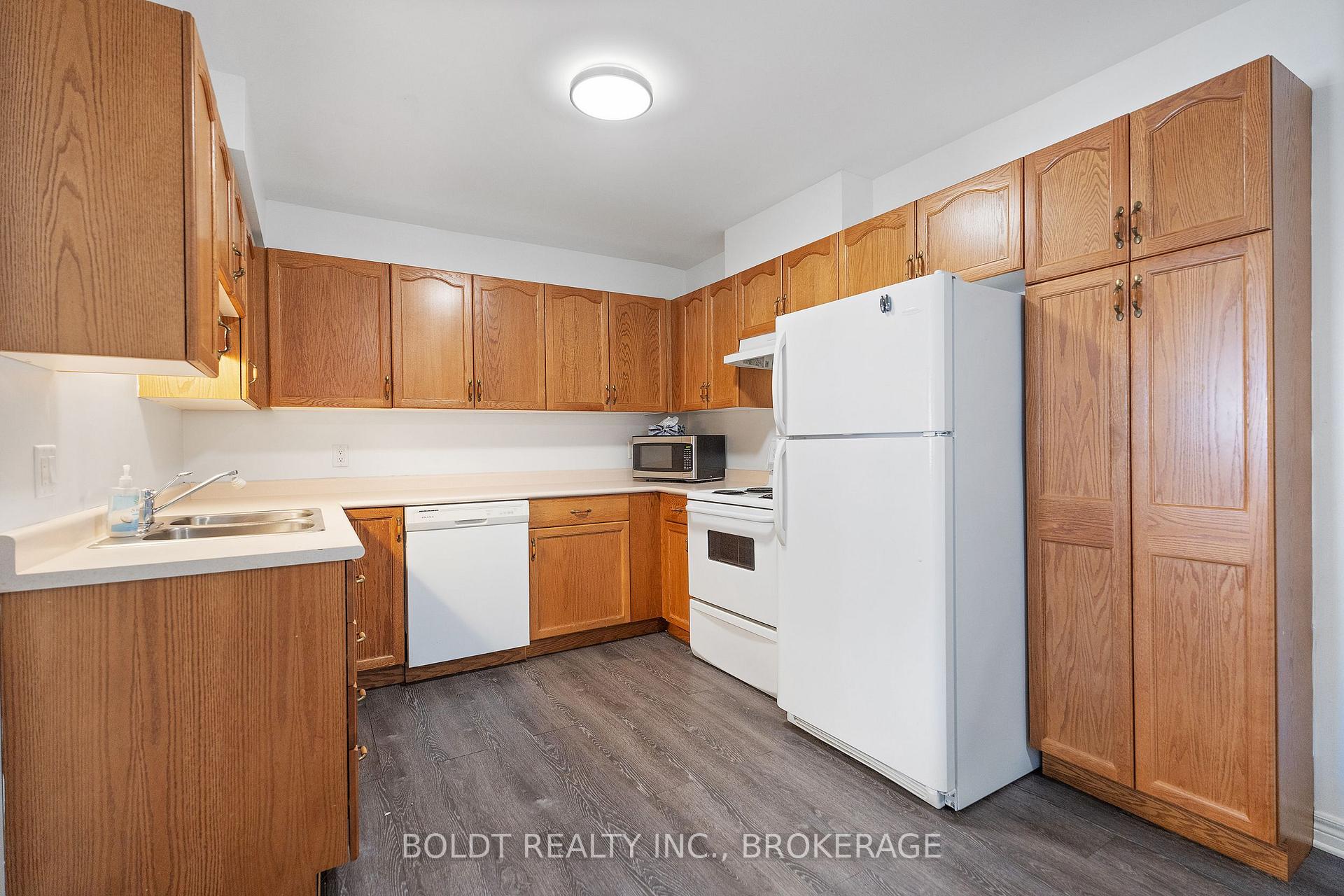 Photo 9 of 20 B Brown Drive, St. Catharines, Rykert/Vansickle — HOMEH