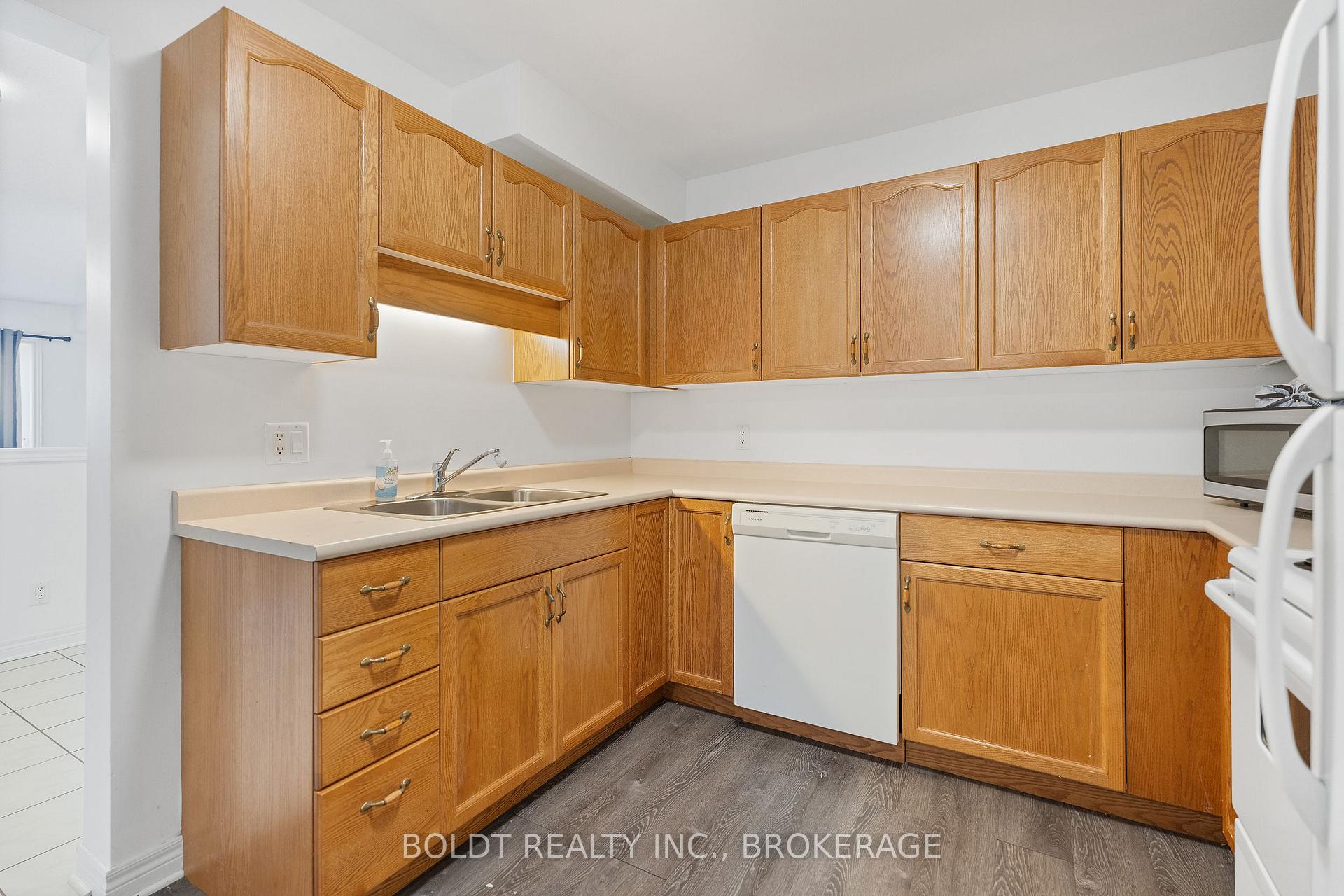 Photo 10 of 20 B Brown Drive, St. Catharines, Rykert/Vansickle — HOMEH