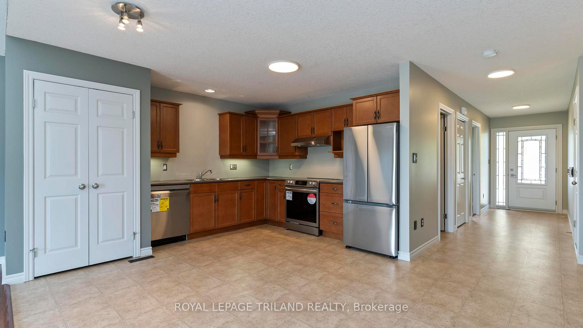 Photo 12 of 6 Coleman Court, St. Thomas — HOMEH