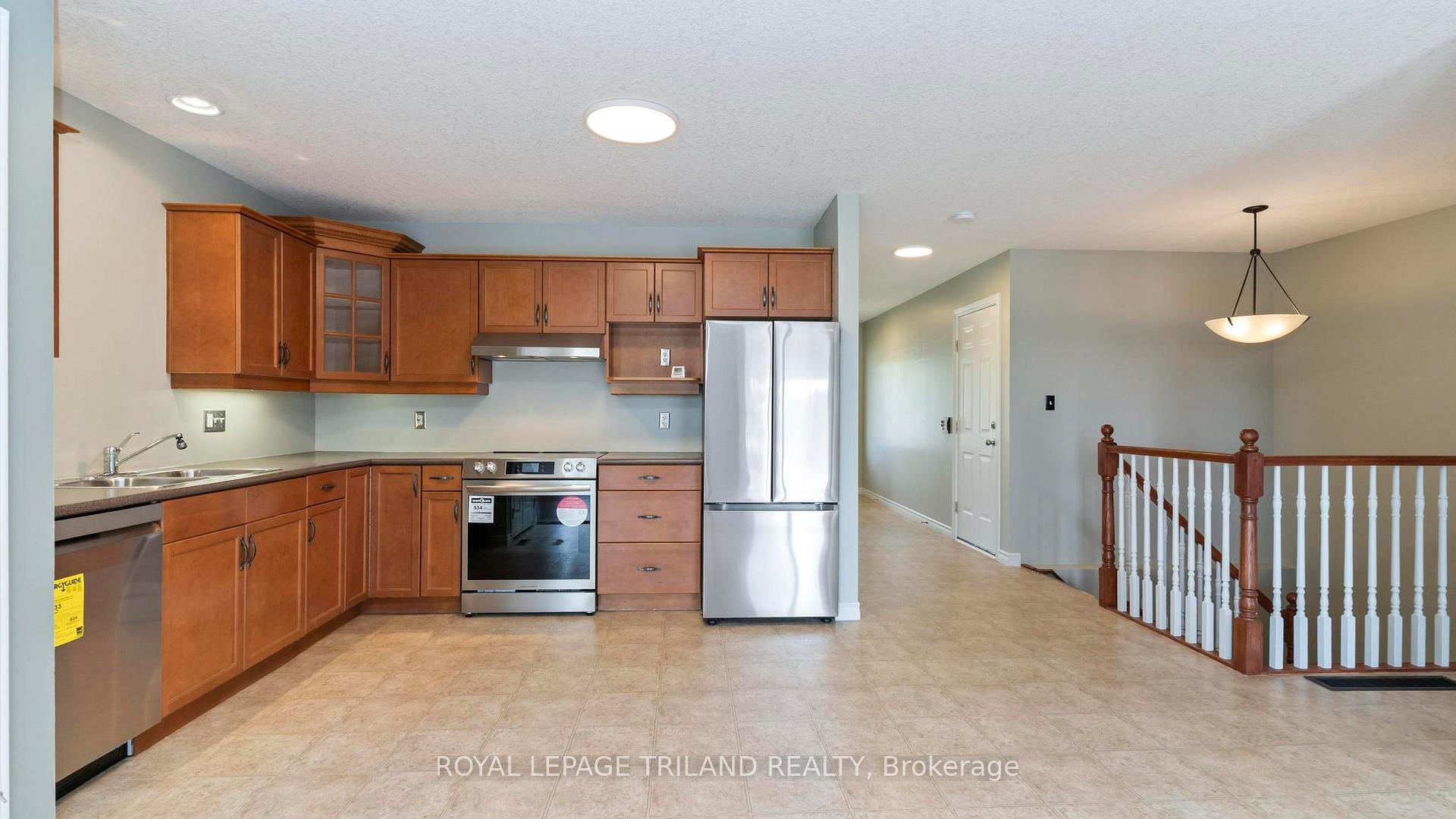 Photo 13 of 6 Coleman Court, St. Thomas — HOMEH