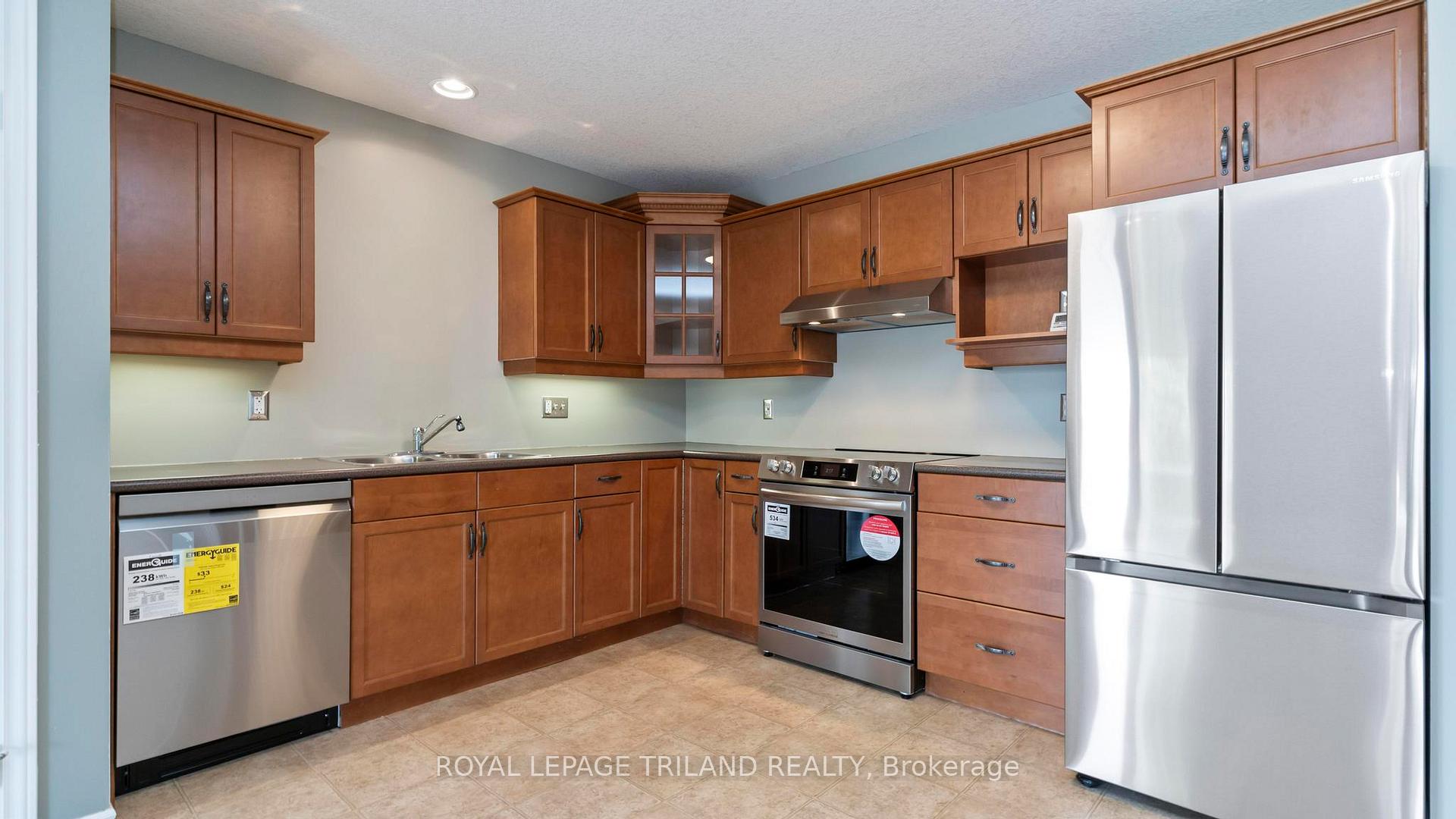 Photo 14 of 6 Coleman Court, St. Thomas — HOMEH