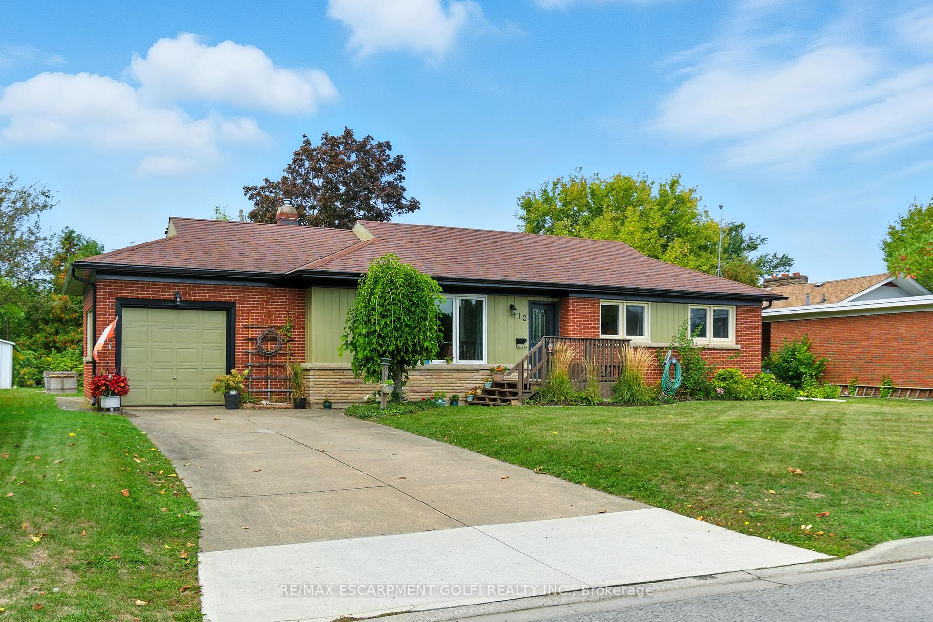 Photo 1 of 10 Riverview Boulevard, St. Catharines, Glendale/Glenridge — HOMEH