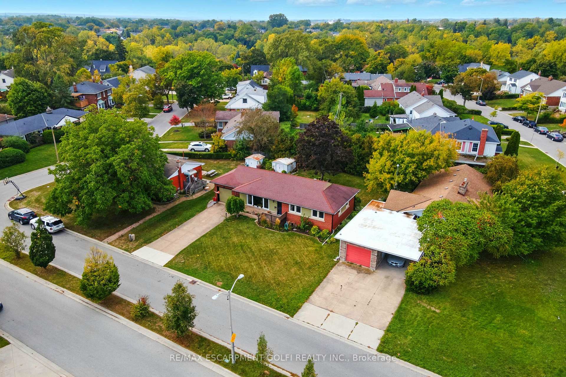Photo 2 of 10 Riverview Boulevard, St. Catharines, Glendale/Glenridge — HOMEH