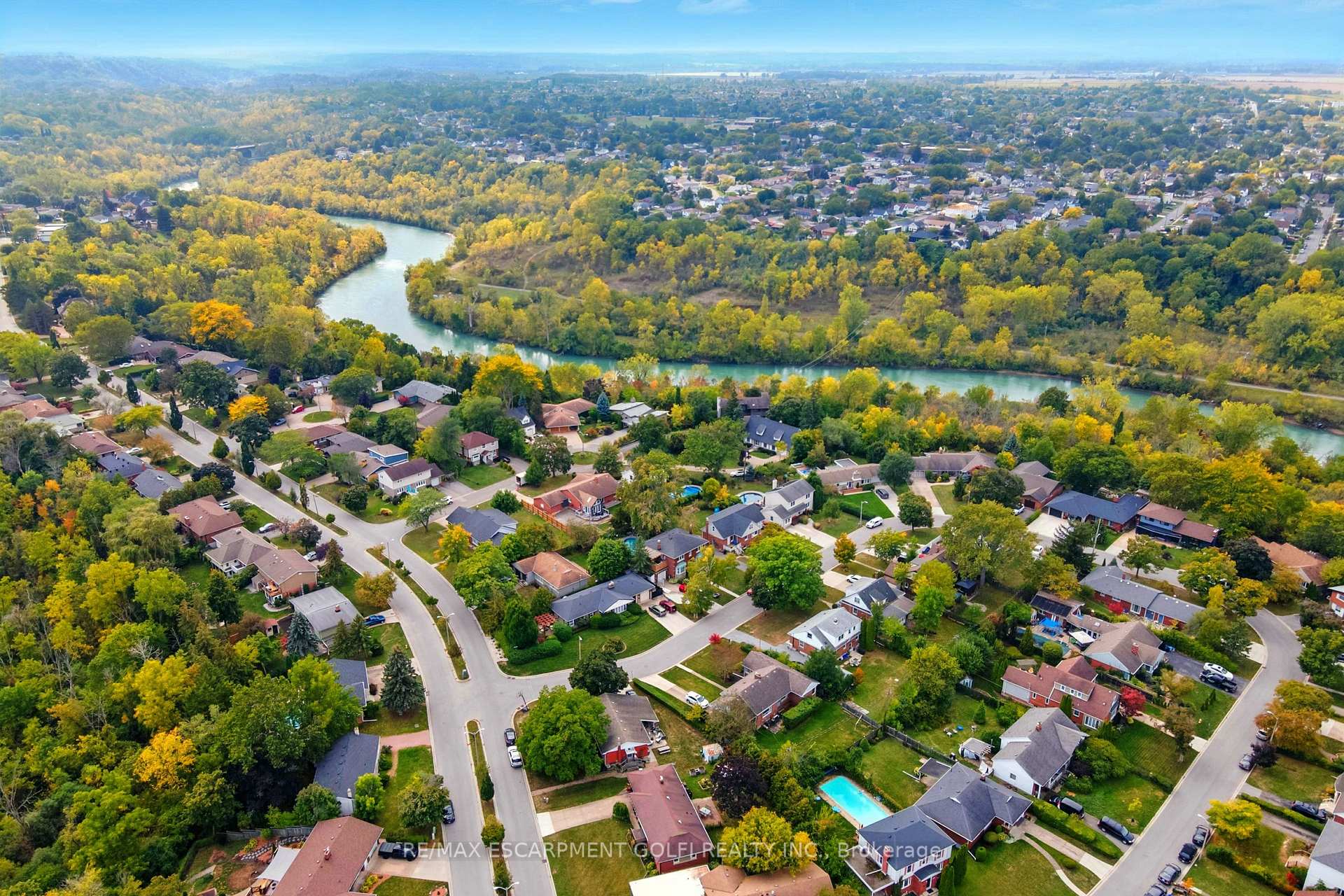 Photo 3 of 10 Riverview Boulevard, St. Catharines, Glendale/Glenridge — HOMEH