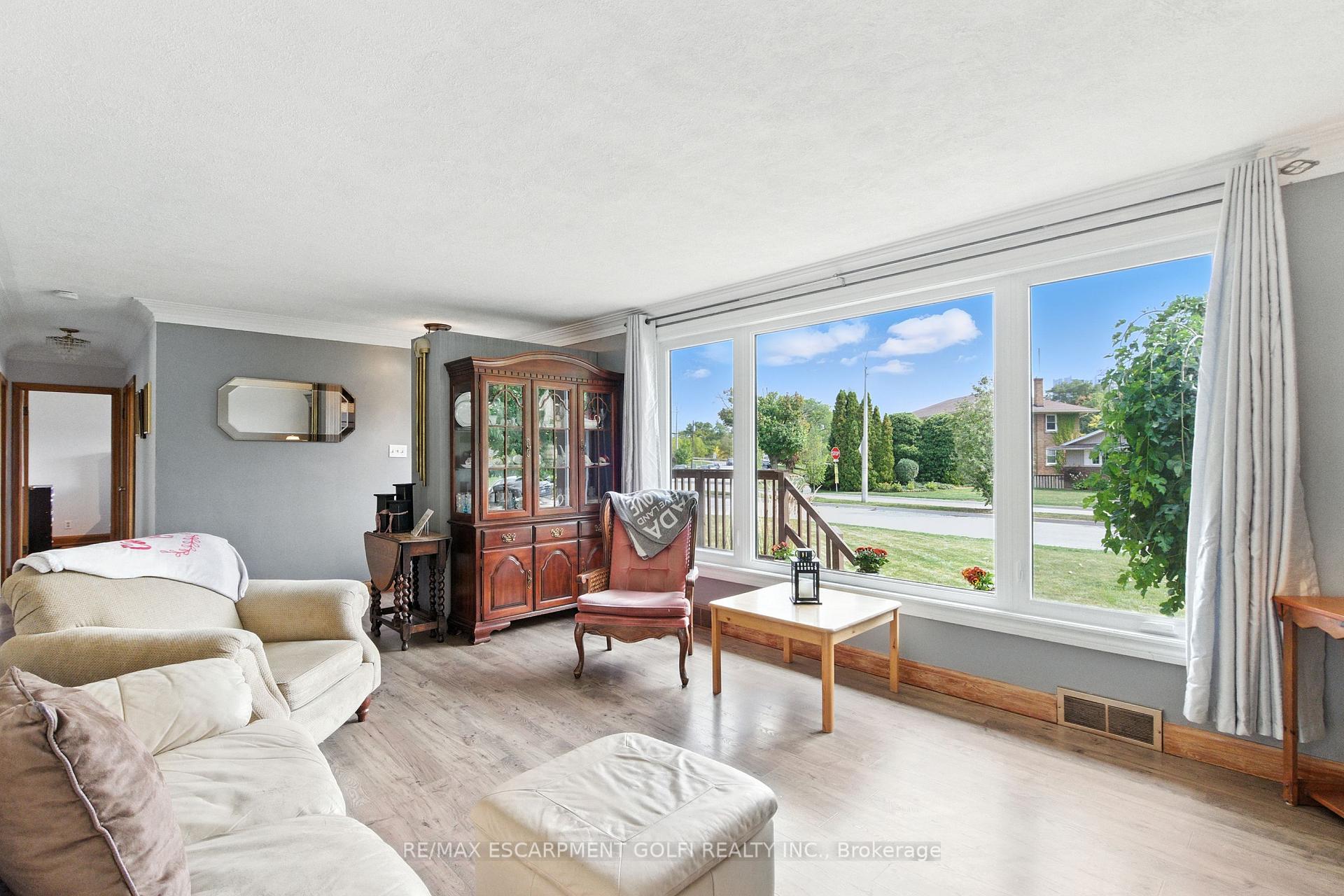 Photo 5 of 10 Riverview Boulevard, St. Catharines, Glendale/Glenridge — HOMEH