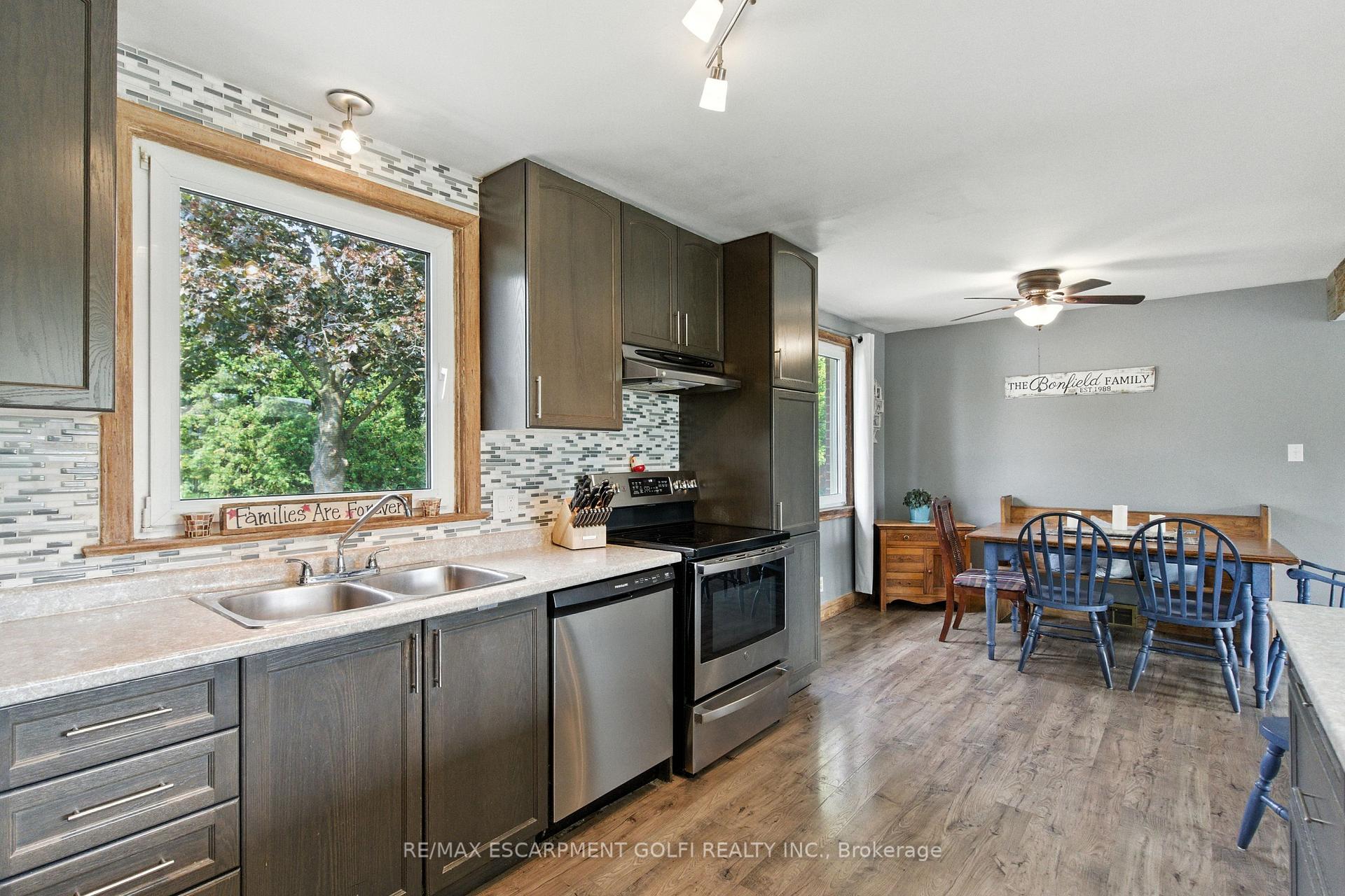 Photo 8 of 10 Riverview Boulevard, St. Catharines, Glendale/Glenridge — HOMEH