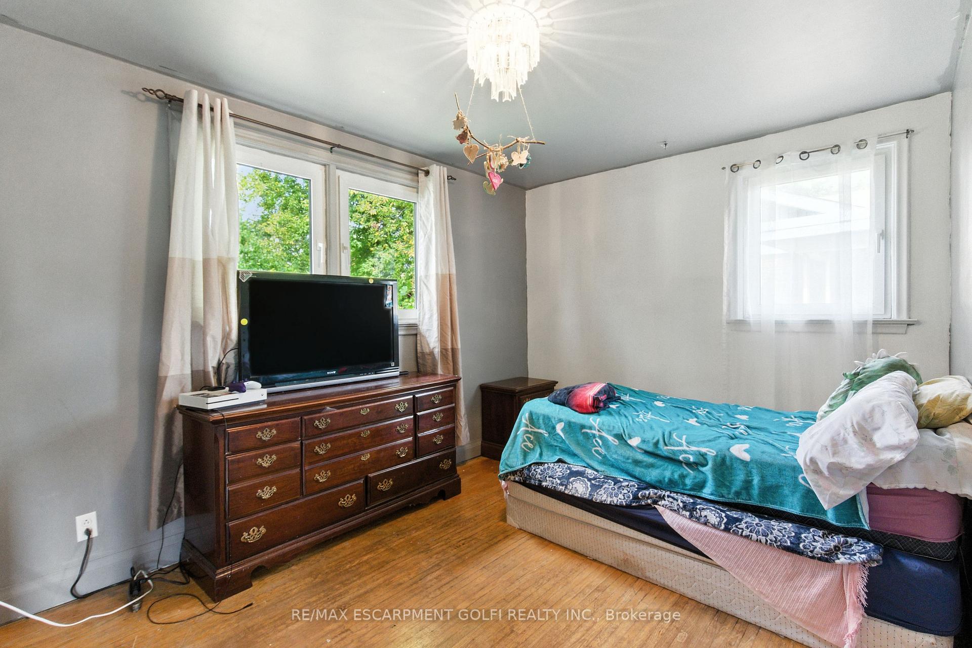 Photo 13 of 10 Riverview Boulevard, St. Catharines, Glendale/Glenridge — HOMEH