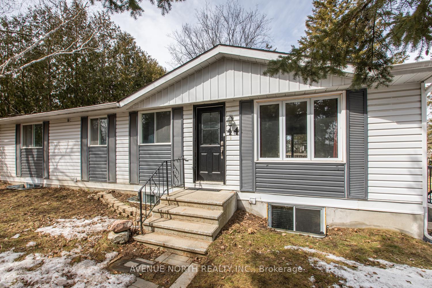 Photo 3 of 44 Lazy Nol Court, Ottawa, Fringewood — HOMEH