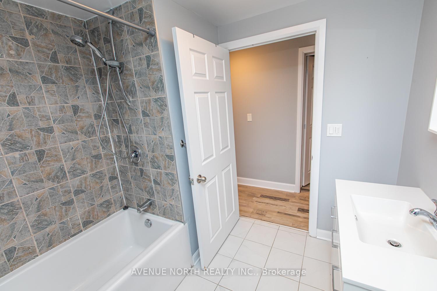 Photo 23 of 44 Lazy Nol Court, Ottawa, Fringewood — HOMEH