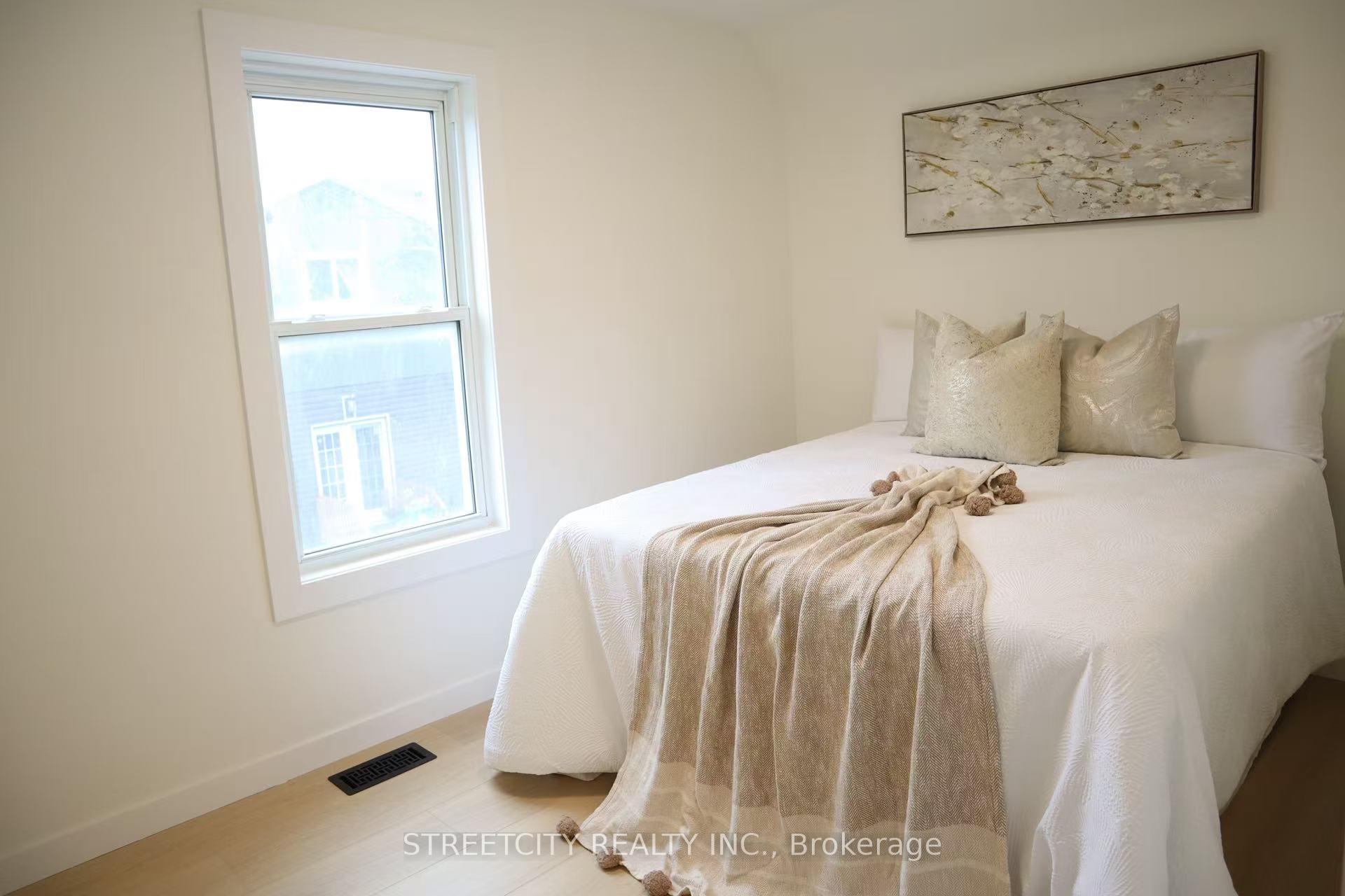 Photo 12 of 27 East Avenue, St. Thomas — HOMEH