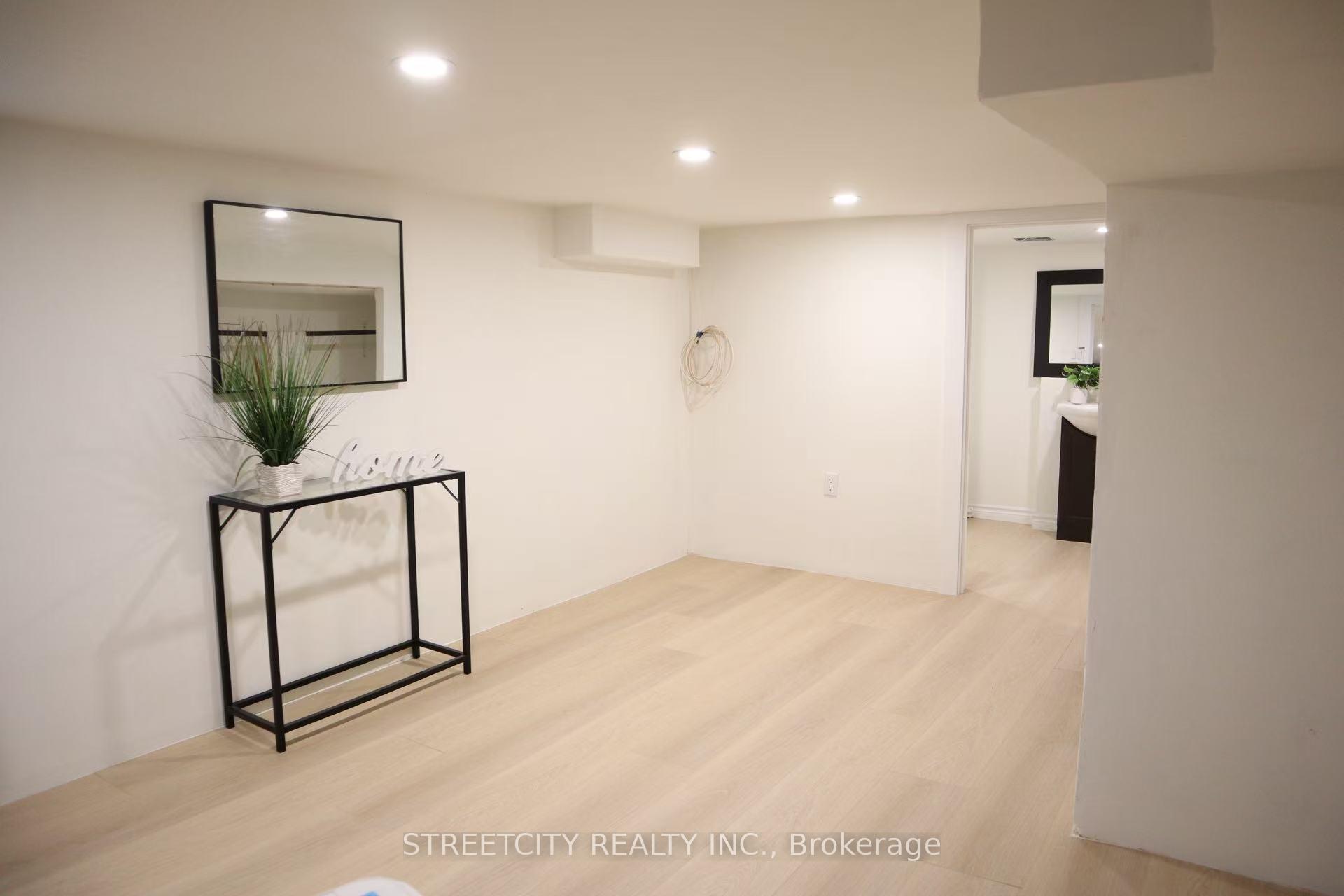 Photo 16 of 27 East Avenue, St. Thomas — HOMEH