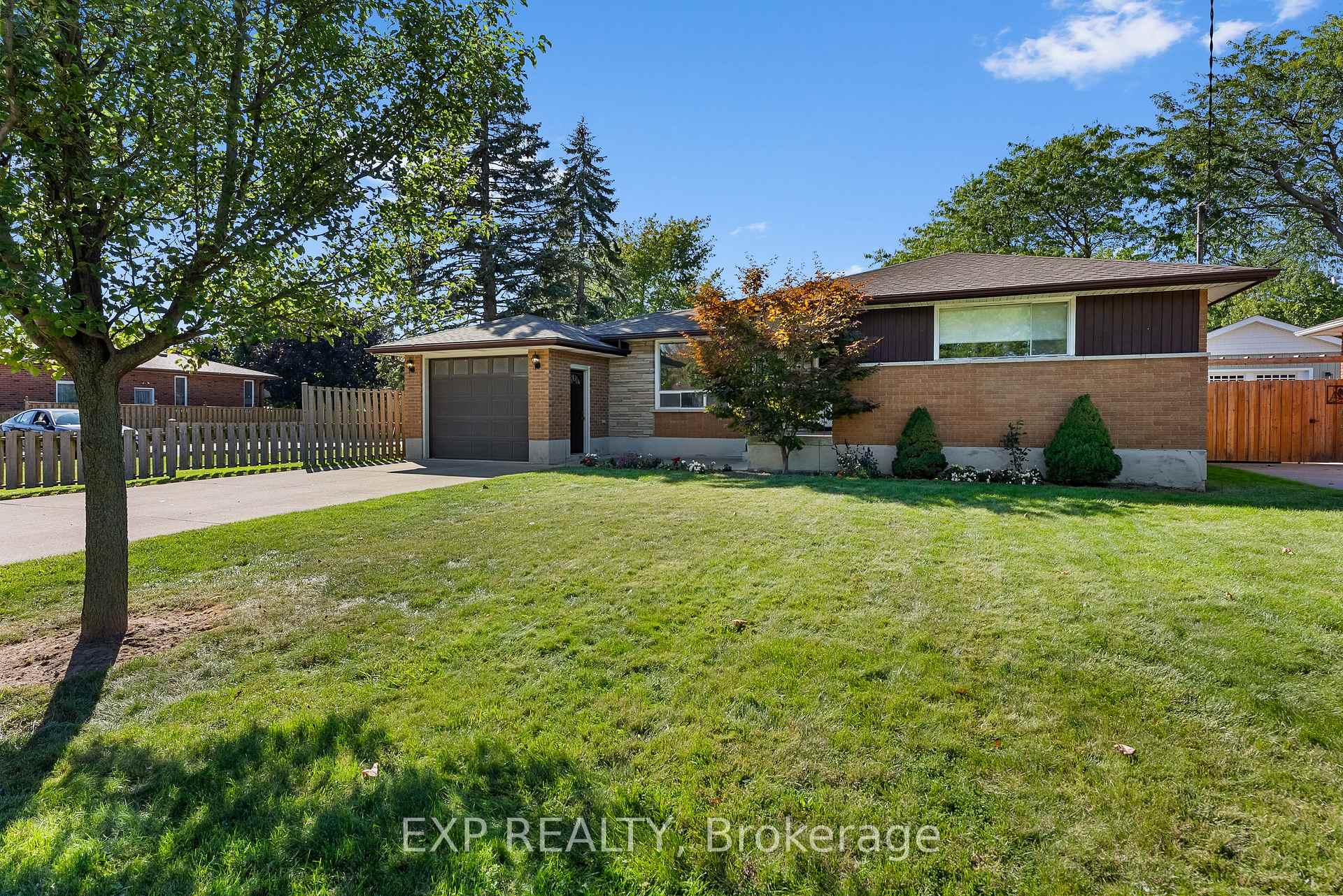 Photo 3 of 10 Harcove Street, St. Catharines, Vine/Linwell — HOMEH